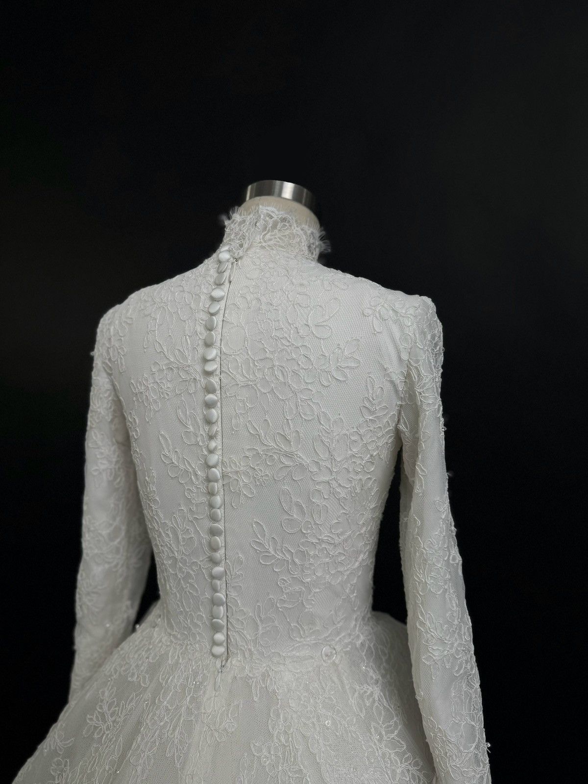 Other Preloved US 2 Anna Augusta Embroidered Lace Wedding Gown Size XS / US 0-2 / IT 36-38 - 6 Thumbnail