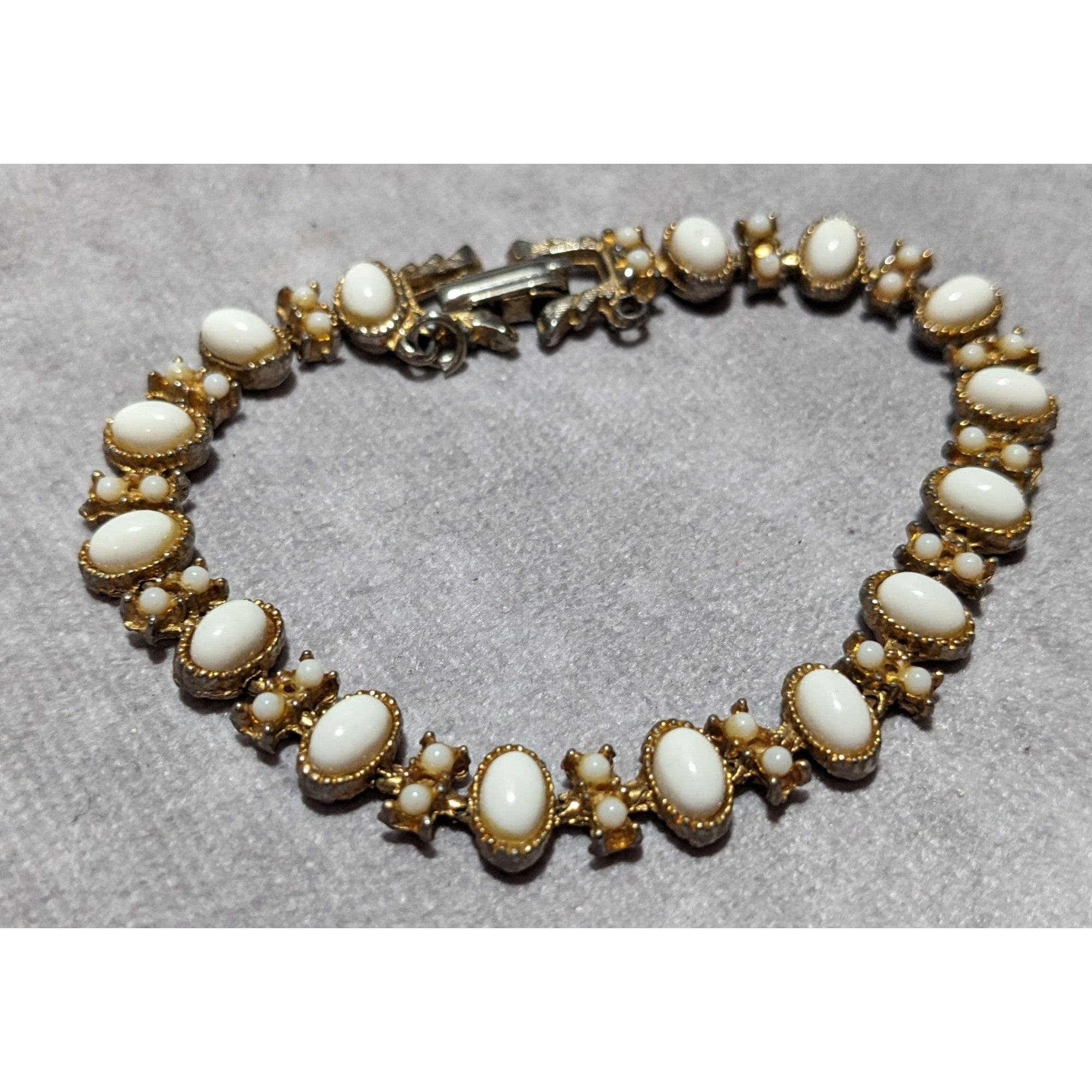 Other Vintage White Cabochon Bracelet Size ONE SIZE - 6 Thumbnail