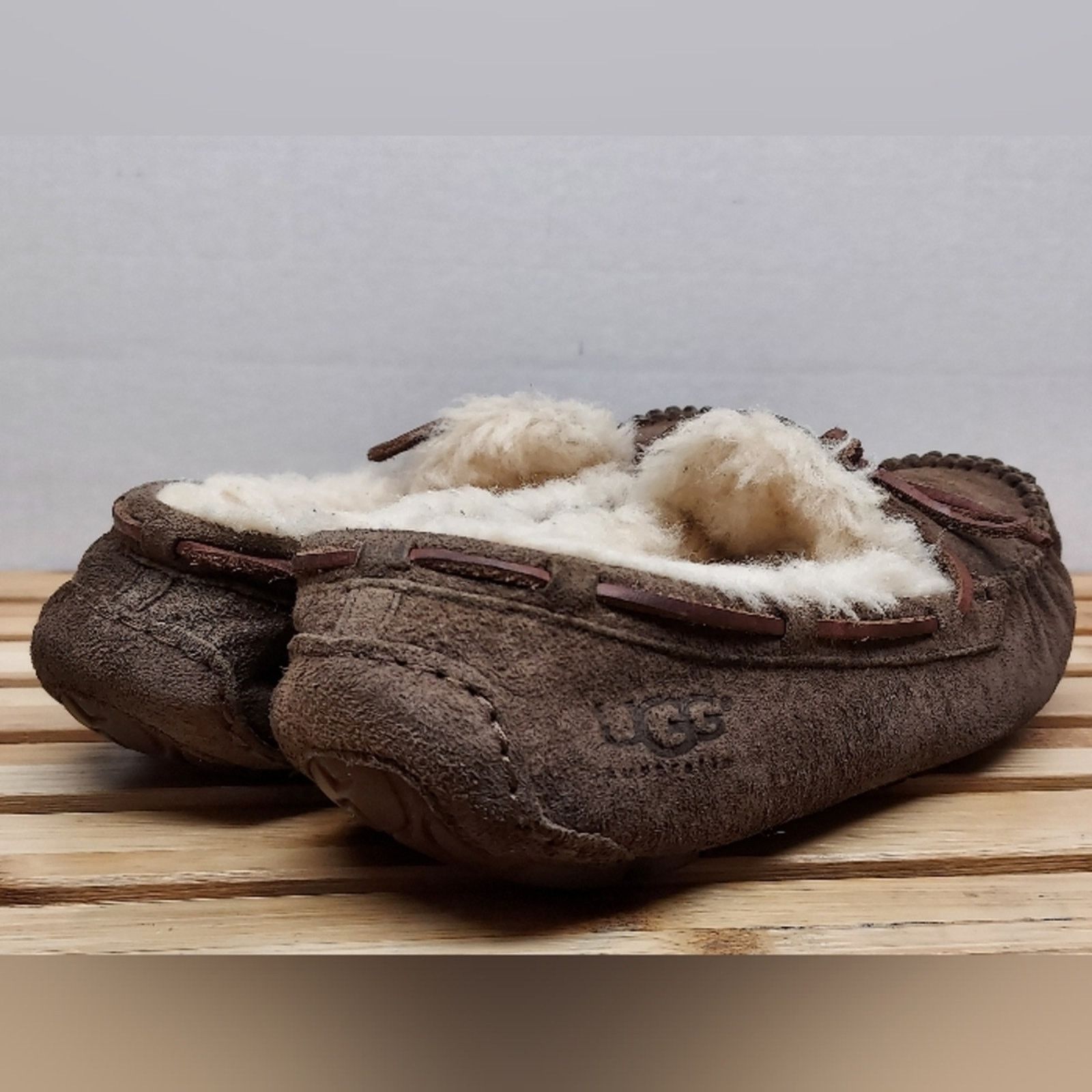 Ugg UGG Womens Brown Suede Dakota Slipper Shoes Size 9 Size US 9 / IT 39 - 3 Thumbnail