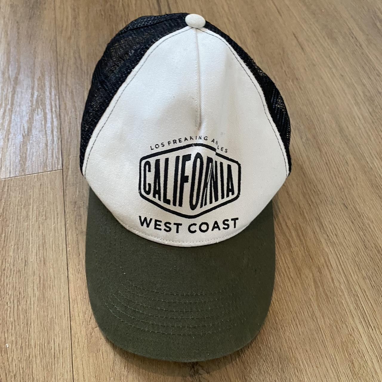 Other Green and white Brandy Melville trucker hat Size ONE SIZE - 2 Thumbnail