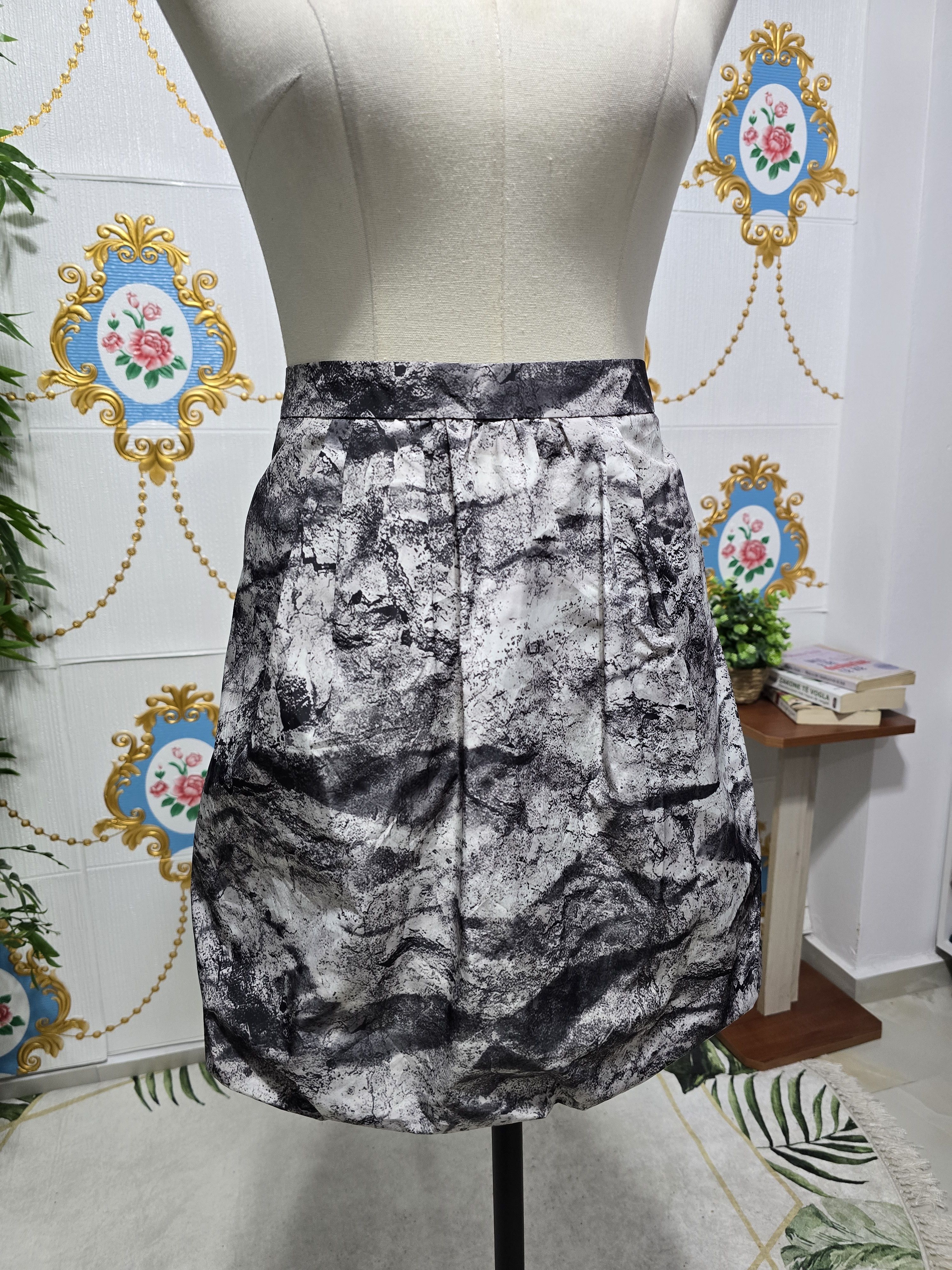 Moschino MOSCHINO beautiful skirt for women 😍 Size 30" / US 8 / IT 44 - 6 Thumbnail