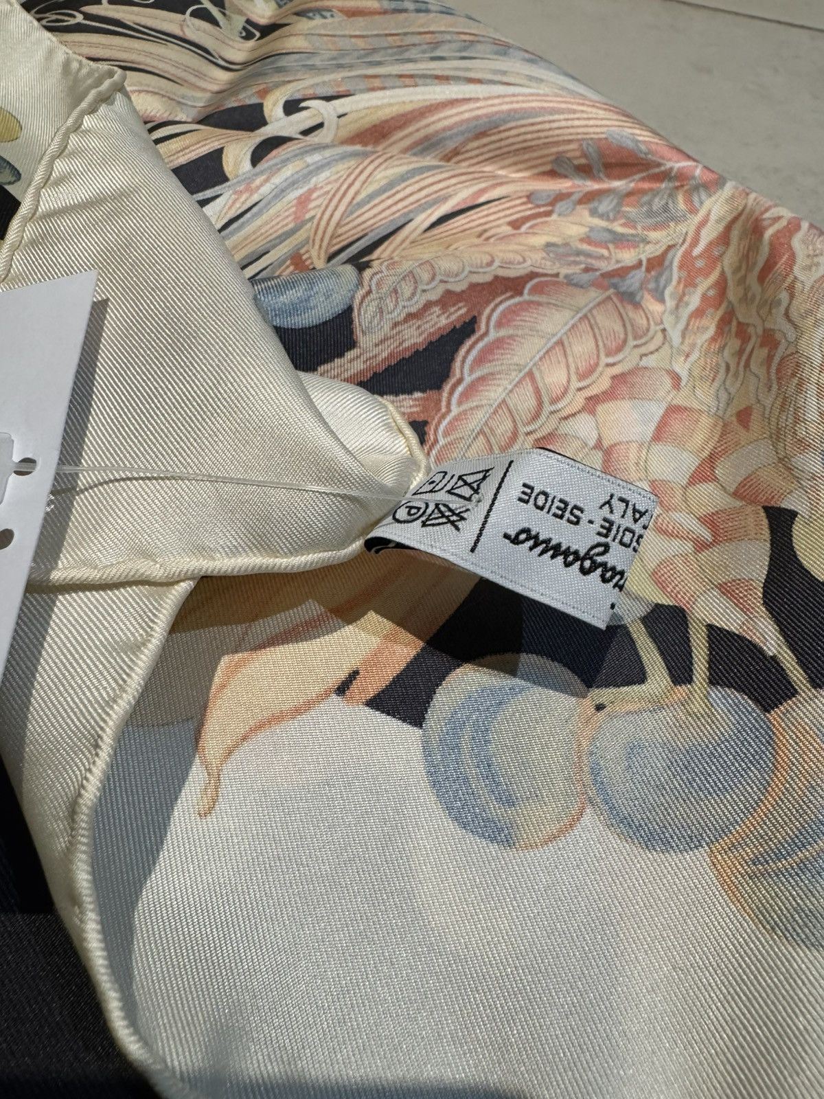 Salvatore Ferragamo *NEW* Ferragamo Silk Scarf Navy/Cream/Multi Peacock Size ONE SIZE - 6 Thumbnail