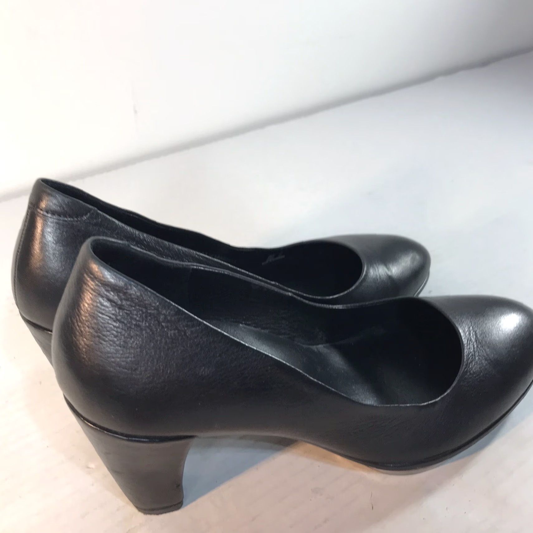 Ecco ECCO Black Leather Block Heels Women Size 7 High Heel Comfort Casual Size US 7 / IT 37 - 5 Thumbnail
