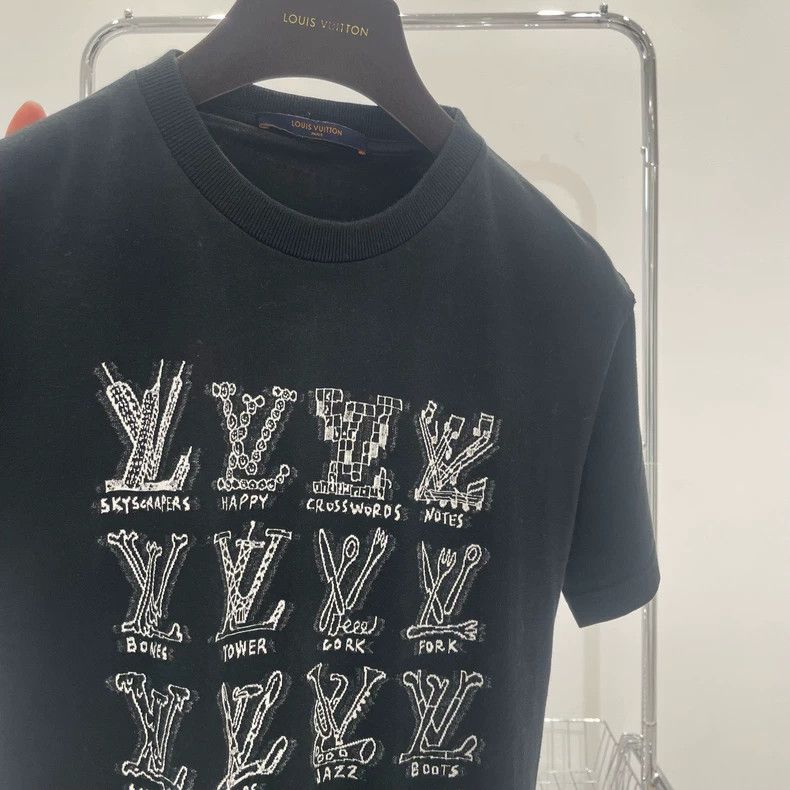 Louis Vuitton Louis Vuitton Black gesture full logo short sleeve 2501-Nex Size US L / EU 52-54 / 3 - 3 Thumbnail
