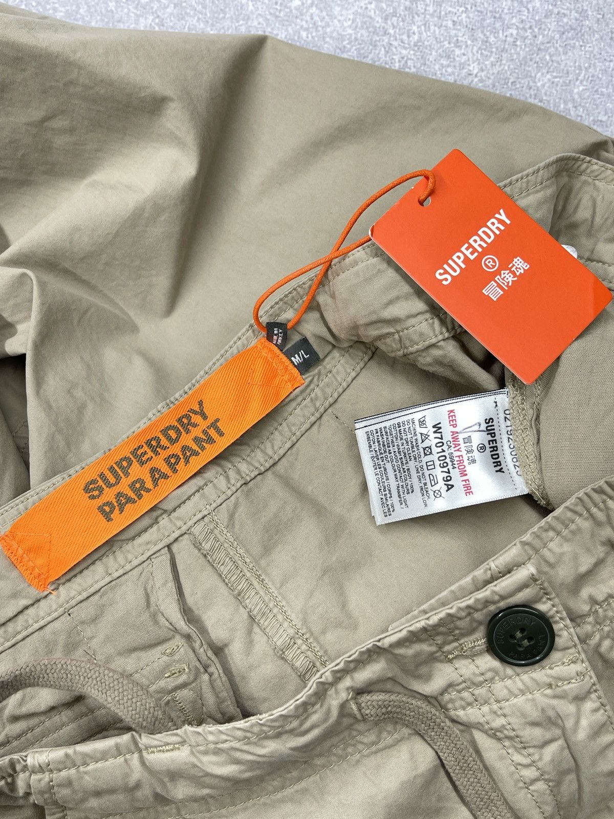 Superdry New Vintage SuperDry Baggy Parachute Cargo Pants Beige Size 28" / US 6 / IT 42 - 15 Thumbnail