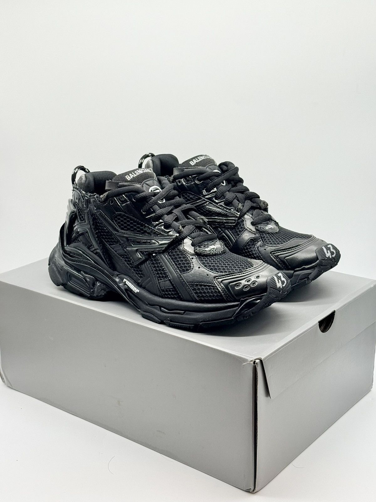 Balenciaga Size 10 - Balenciaga Runner Sneaker Black Size US 10 / EU 43 - 1 Thumbnail