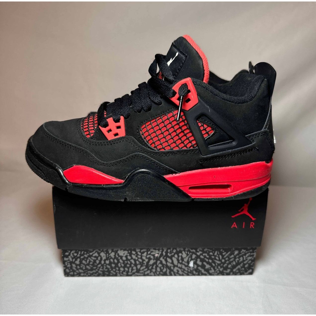 Jordan Brand × Nike Size 5.5 Nike Air Jordan 4 Retro GS Red Thunder Men's Shoes Size US 5.5 / EU 38 - 9 Thumbnail
