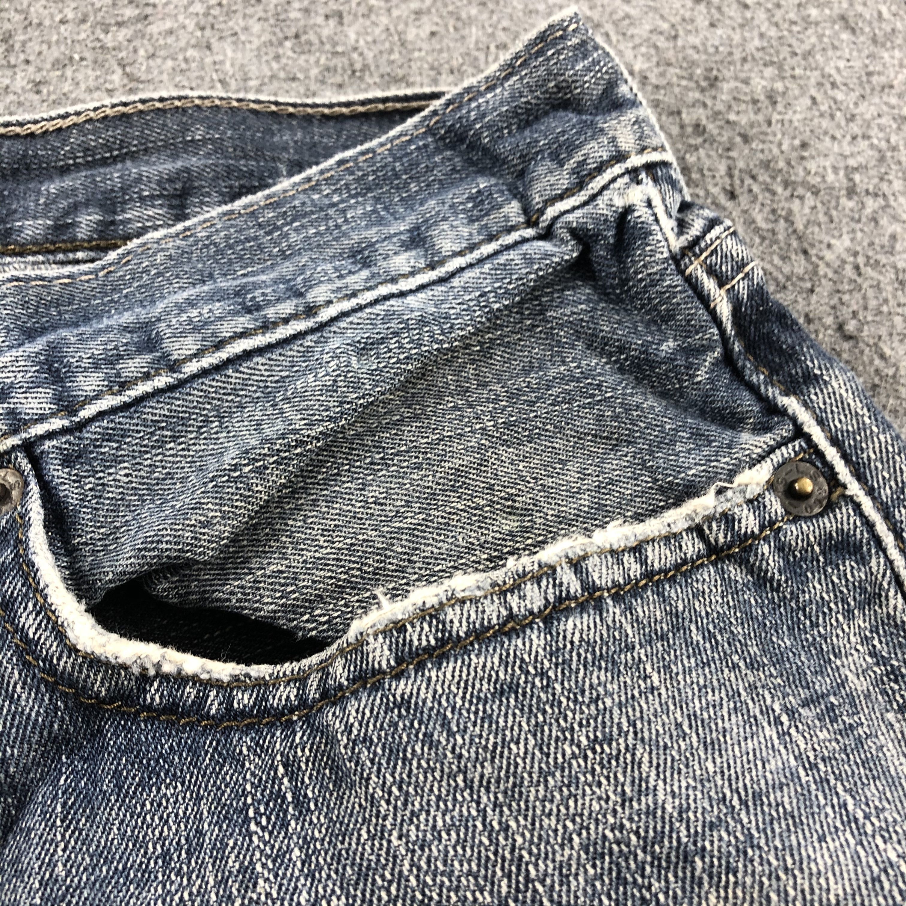 Levi's Vintage Faded Black Levis 514 Jeans-J2613 Size US 32 / EU 48 - 14 Thumbnail