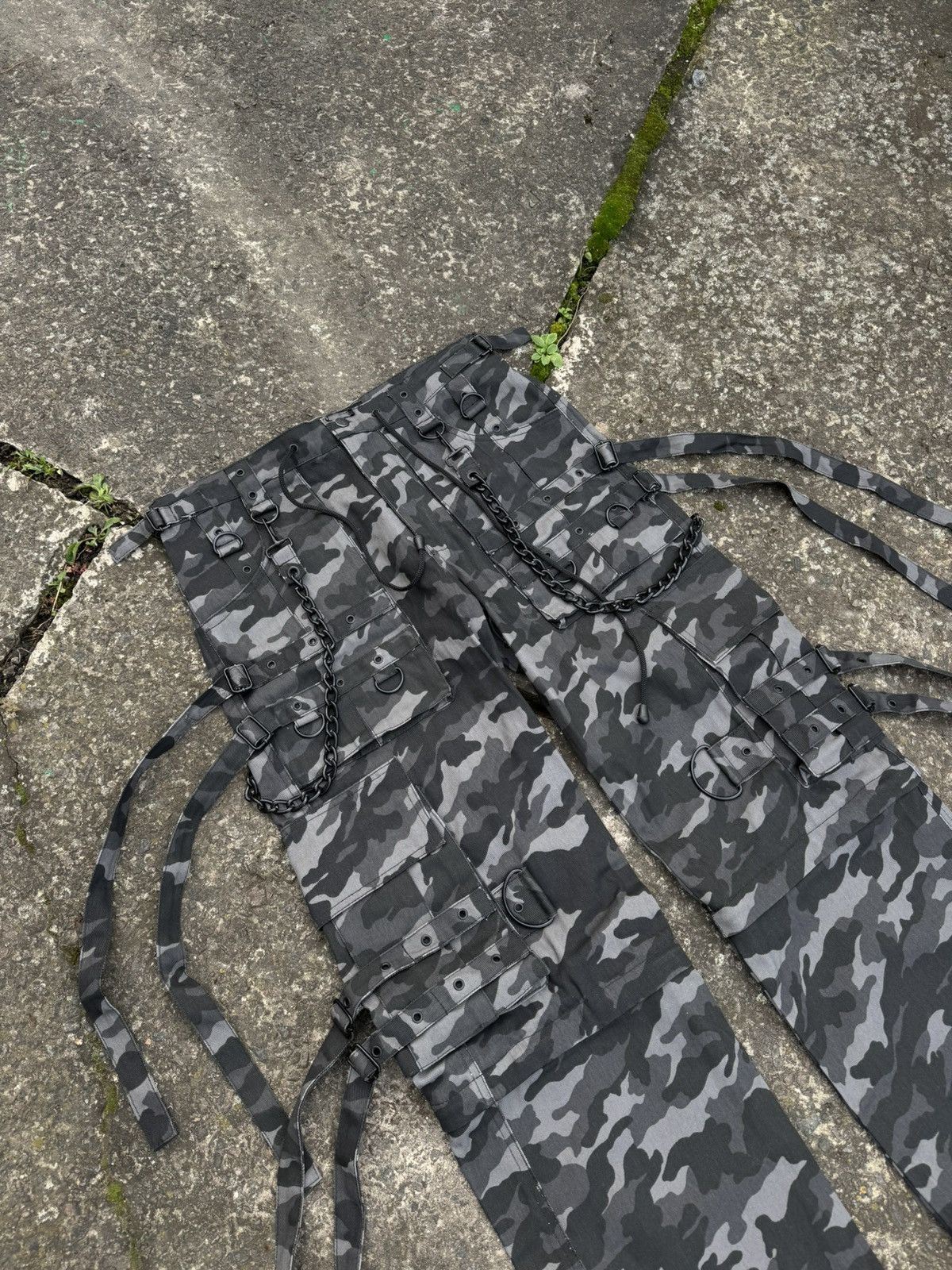 Japanese Brand 🔥VERY RARE GOTHICANA BY EMP AVANT GARDE BONDAGE CARGO PANTS🔥 Size US 34 / EU 50 - 4 Thumbnail