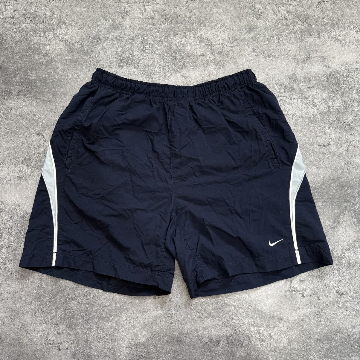 Vintage Vintage Nike Nylon Shorts Y2K Size US 34 / EU 50 - 1 Thumbnail