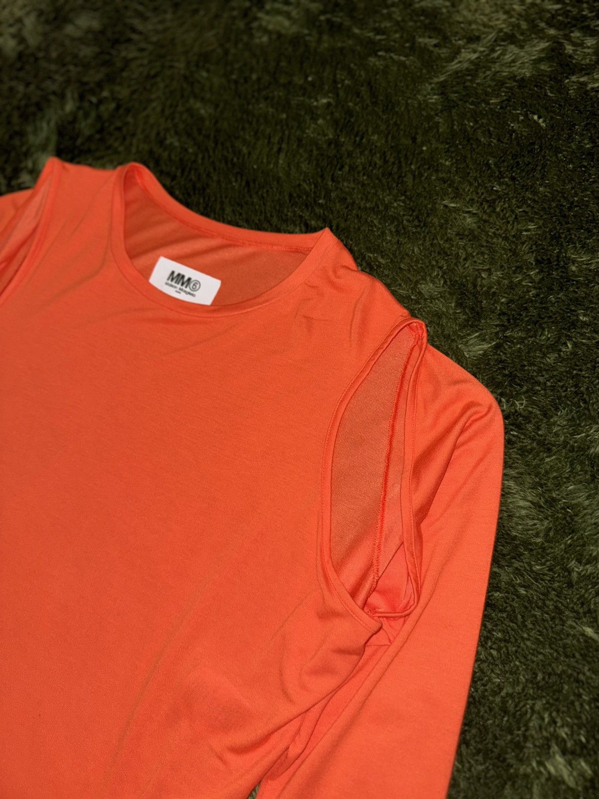 MM6 [XS] MM6 Maison Margiela Cut-Out Asymmetric Long Sleeve Size XS / US 0-2 / IT 36-38 - 2 Thumbnail