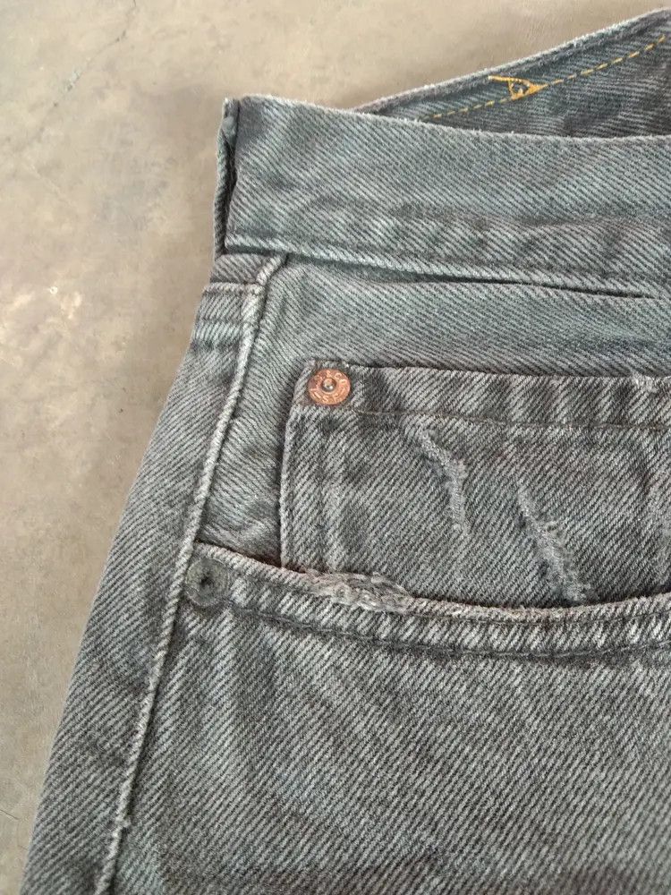 Levi's 90s Vintage Levi's 501 Made In USA Distressed Jeans 32x31 Size US 32 / EU 48 - 9 Thumbnail