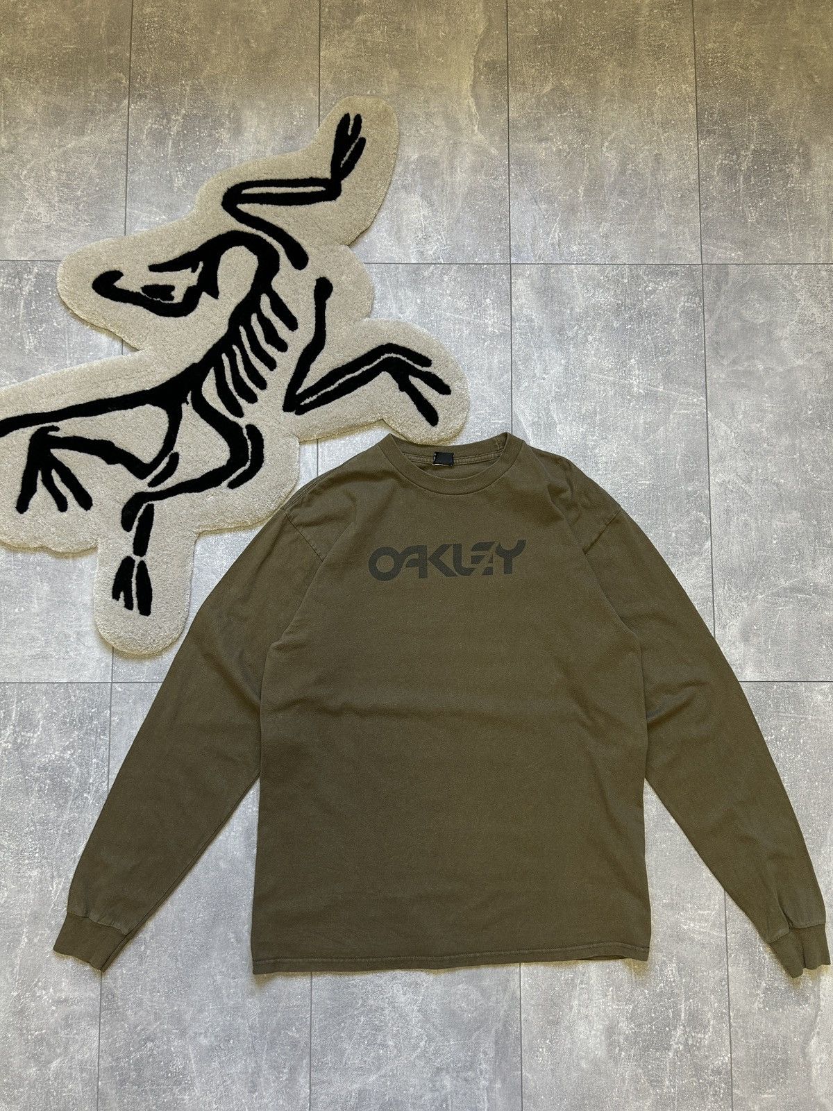 Japanese Brand × Oakley × Vintage Mens Vintage Oakley longsleeve T-shirt Japanese y2k rare Size US L / EU 52-54 / 3 - 1 Thumbnail