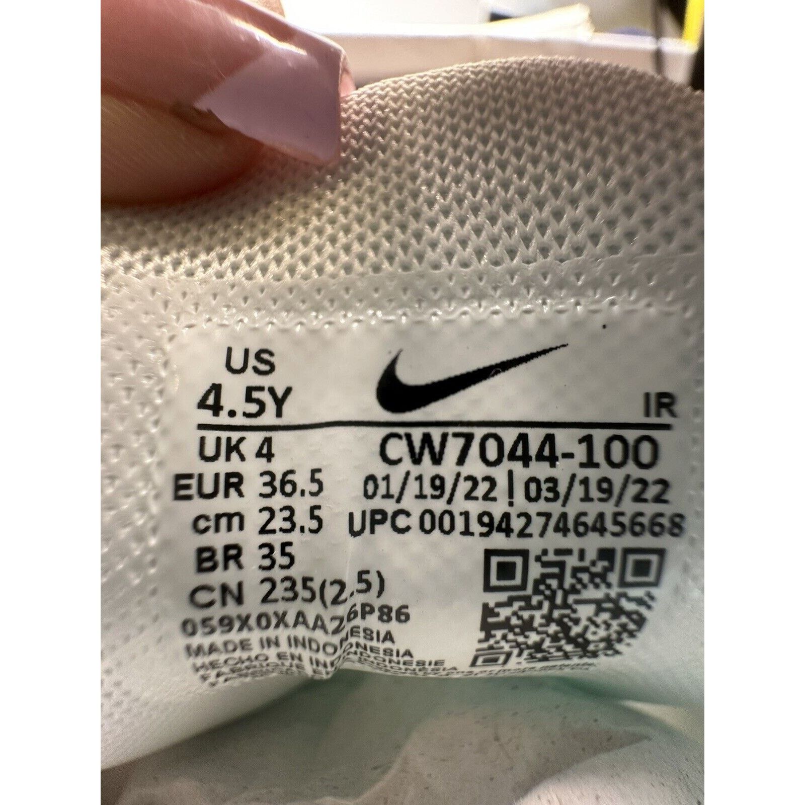 Nike Nike Air Max Plus White Silver 4.5Y/ 6 Women’s CW7044-100 Size US 4 / IT 34 - 7 Thumbnail