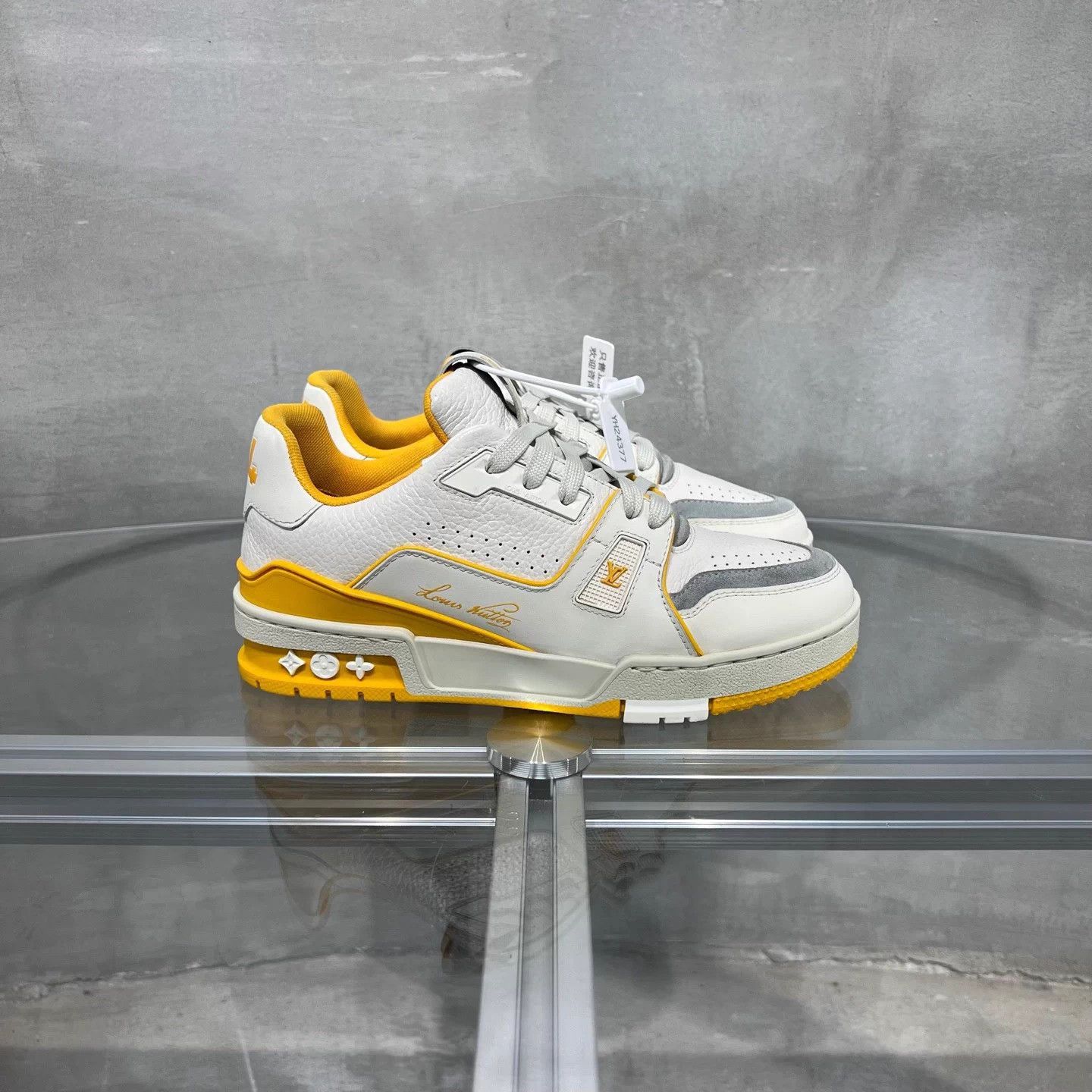 Louis Vuitton LV Trainer white yellow UK2/36 Size US 5 / IT 35 - 4 Thumbnail