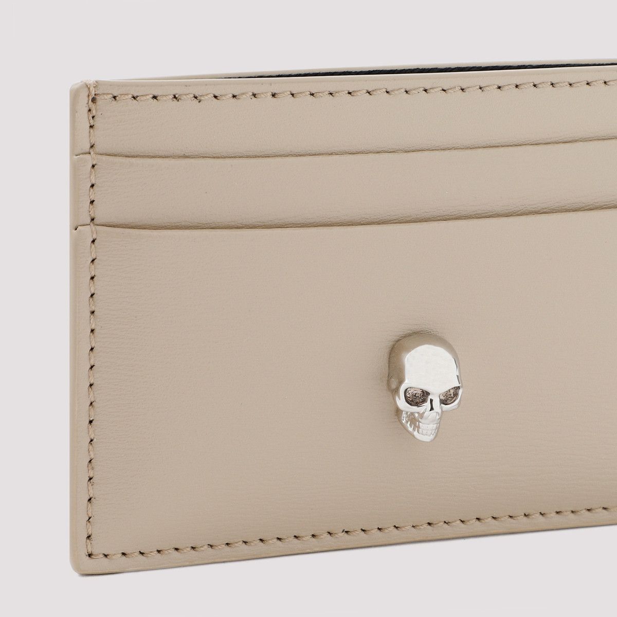 Alexander McQueen o1s22i1n1024 Size: OS / Leather Skull Card Holder in Beige Size ONE SIZE - 3 Thumbnail