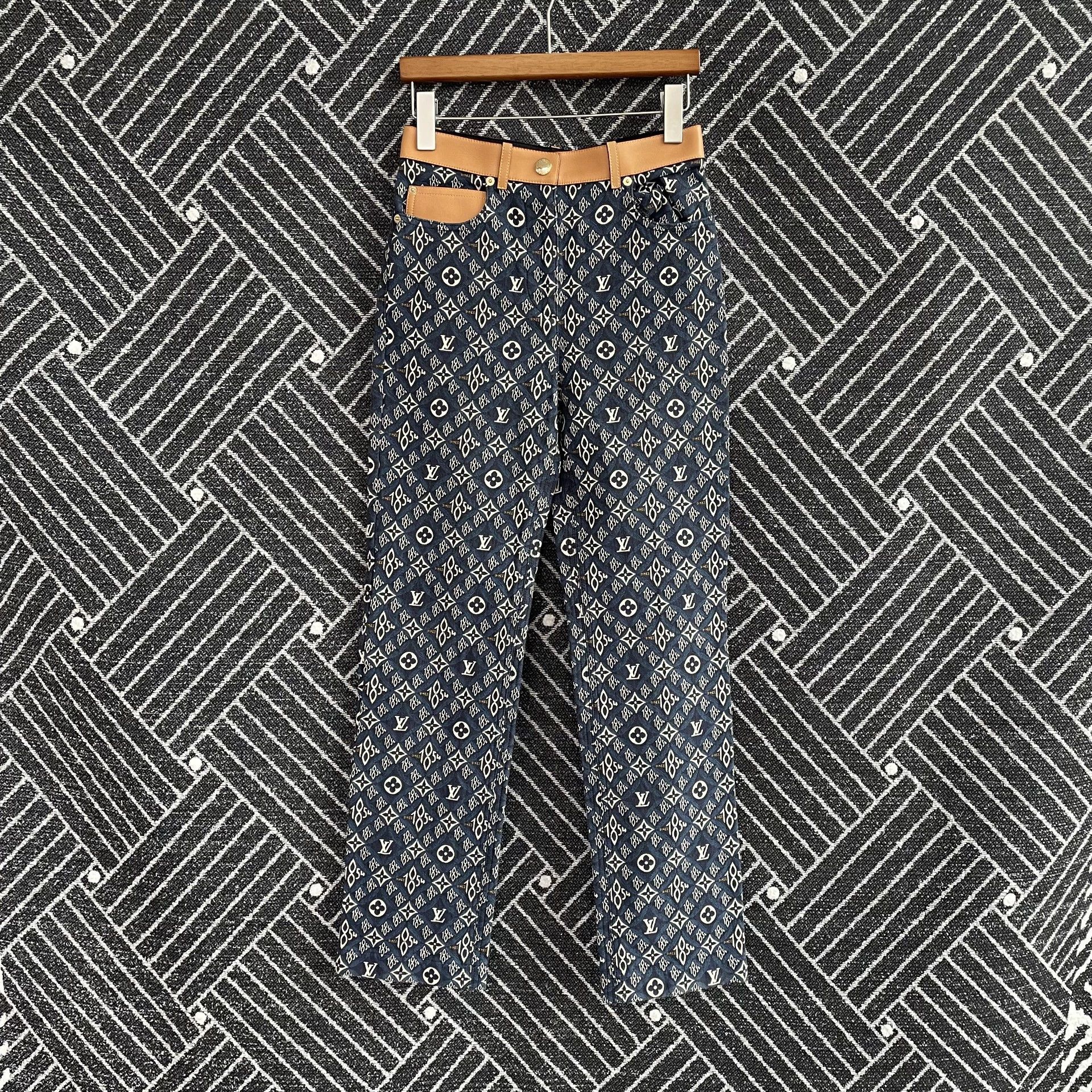 Louis Vuitton LOUIS VUITTON women's blue logo zipper pocket pants 34 Size 25" / US 0 / IT 36 - 1 Thumbnail