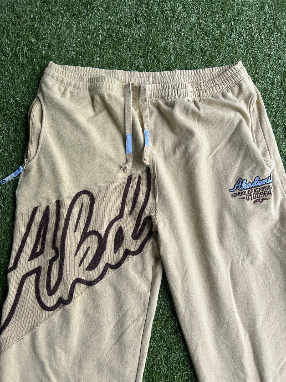 Akademiks VINTAGE AKADEMIKS “SCHOOL OF AERONAUTICS” SWEATPANTS Size US 34 / EU 50 - 2 Thumbnail