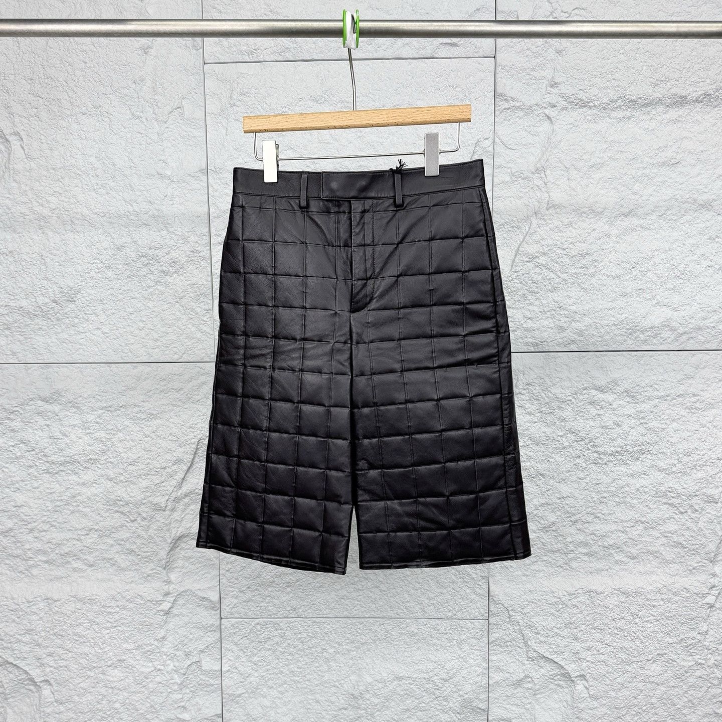 Bottega Veneta Bottega Veneta Quilted Leather Shorts Size 38 Size 26" / US 2 / IT 38 - 1 Thumbnail