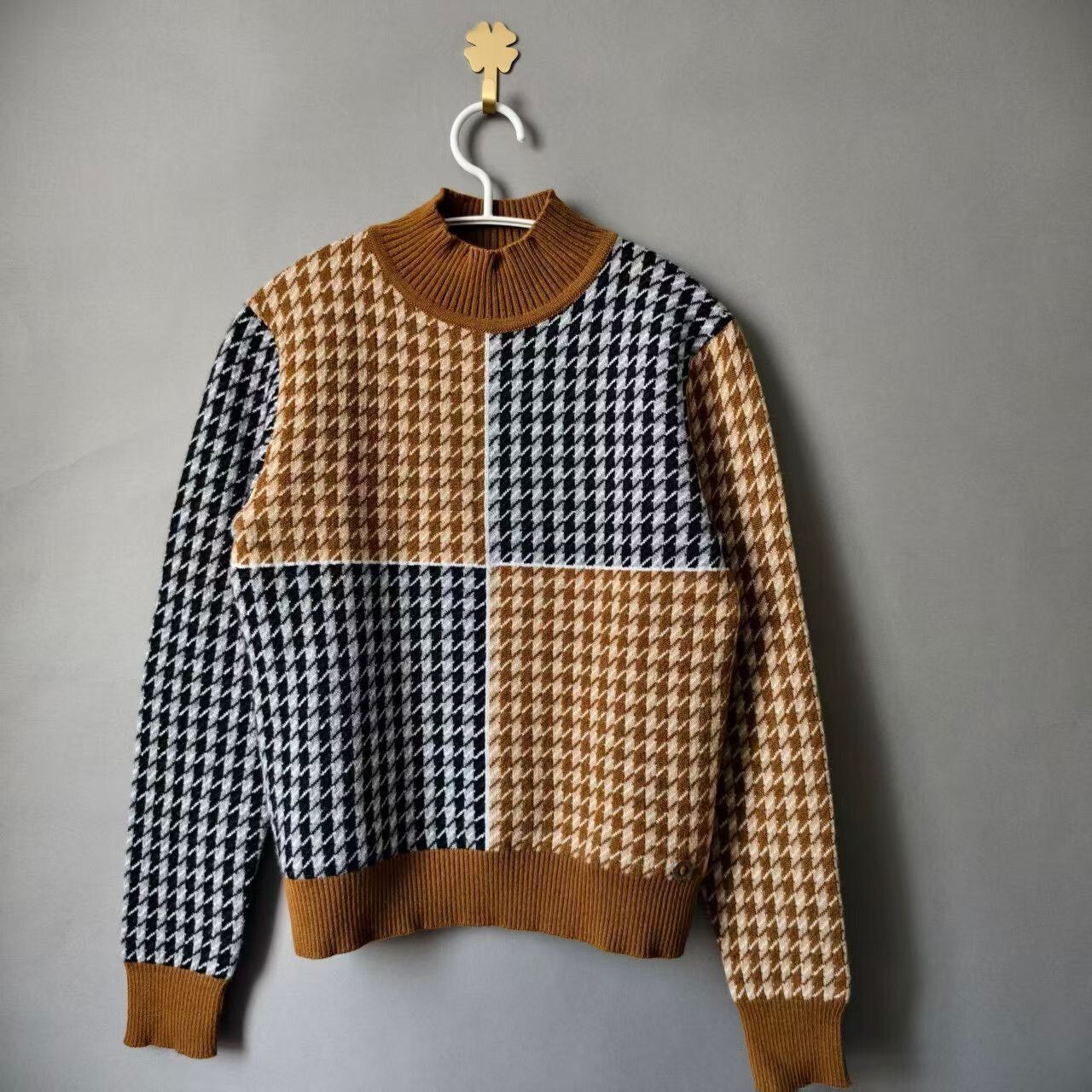 Hermes Hermes Retro Brown Sweater M Women Size M / US 6-8 / IT 42-44 - 1 Thumbnail