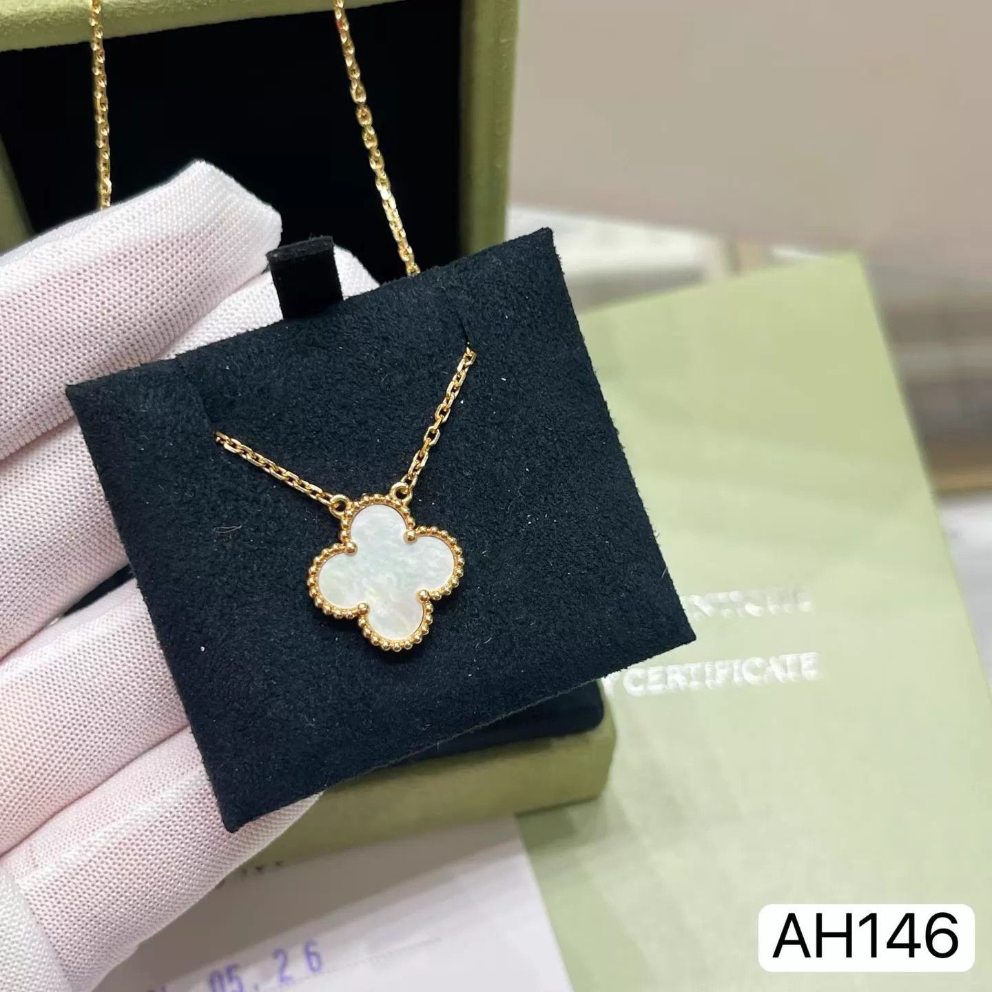 Van Cleef & Arpels VCA Alhambra White MOP Medium Necklace 24 Box Card Dust Bag Size ONE SIZE - 5 Thumbnail