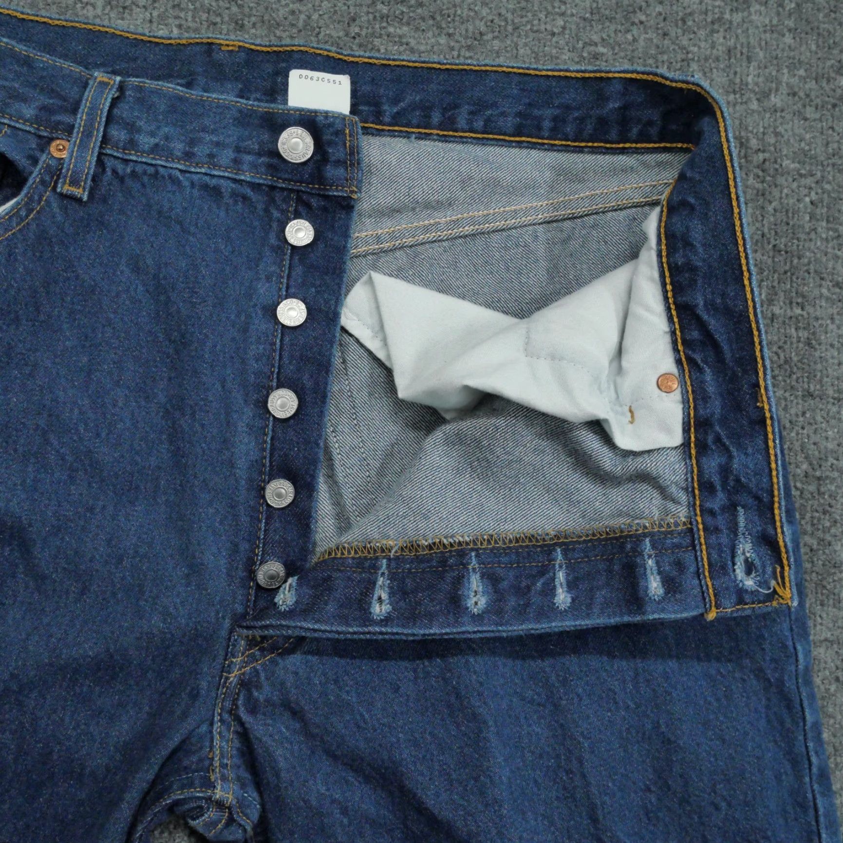 Levi's VINTAGE Levi's 501 Jeans Mens 38x32 Blue Button Fly Pants Y2K Size US 34 / EU 50 - 2 Thumbnail