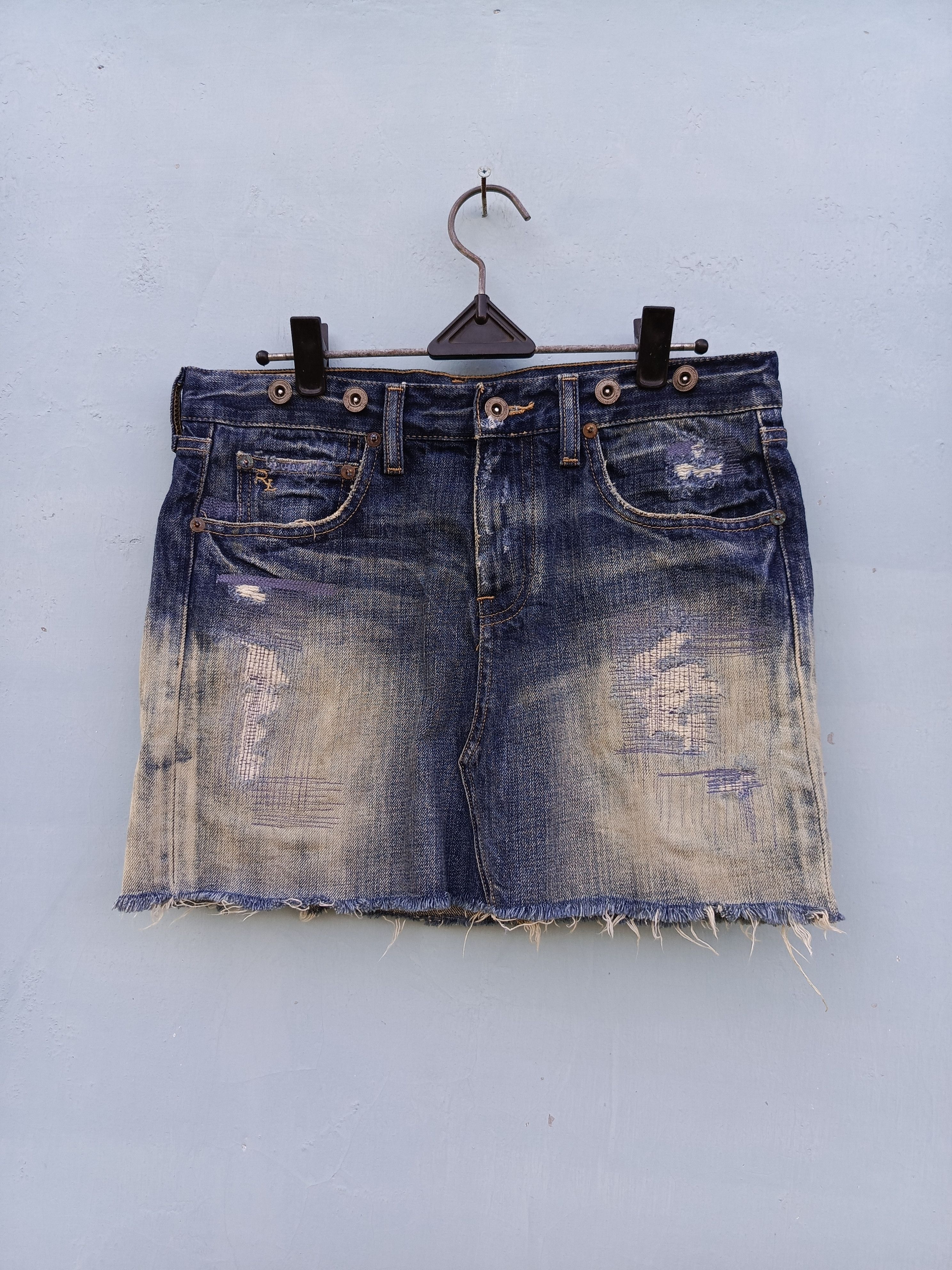 Polo Ralph Lauren Polo Ralph Lauren distressed denim mini skirts Size 26" / US 2 / IT 38 - 1 Thumbnail