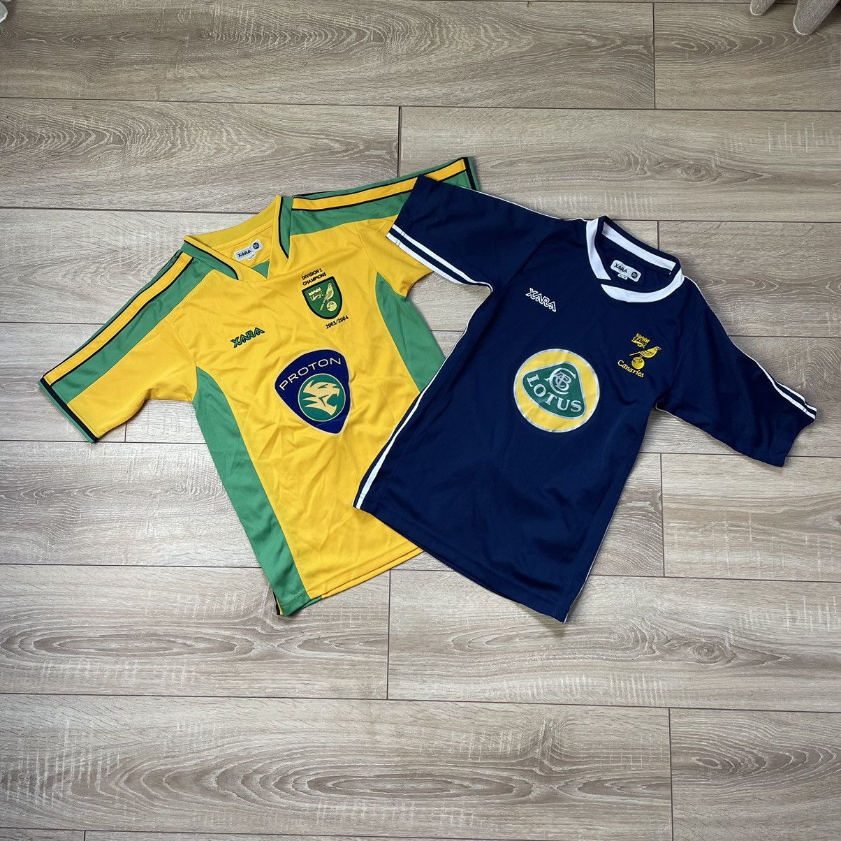 Sports Specialties Norwich City 2003-2005 Football Shirt Soccer Jersey 2in1 YM Size US XXS / EU 40 - 1 Thumbnail