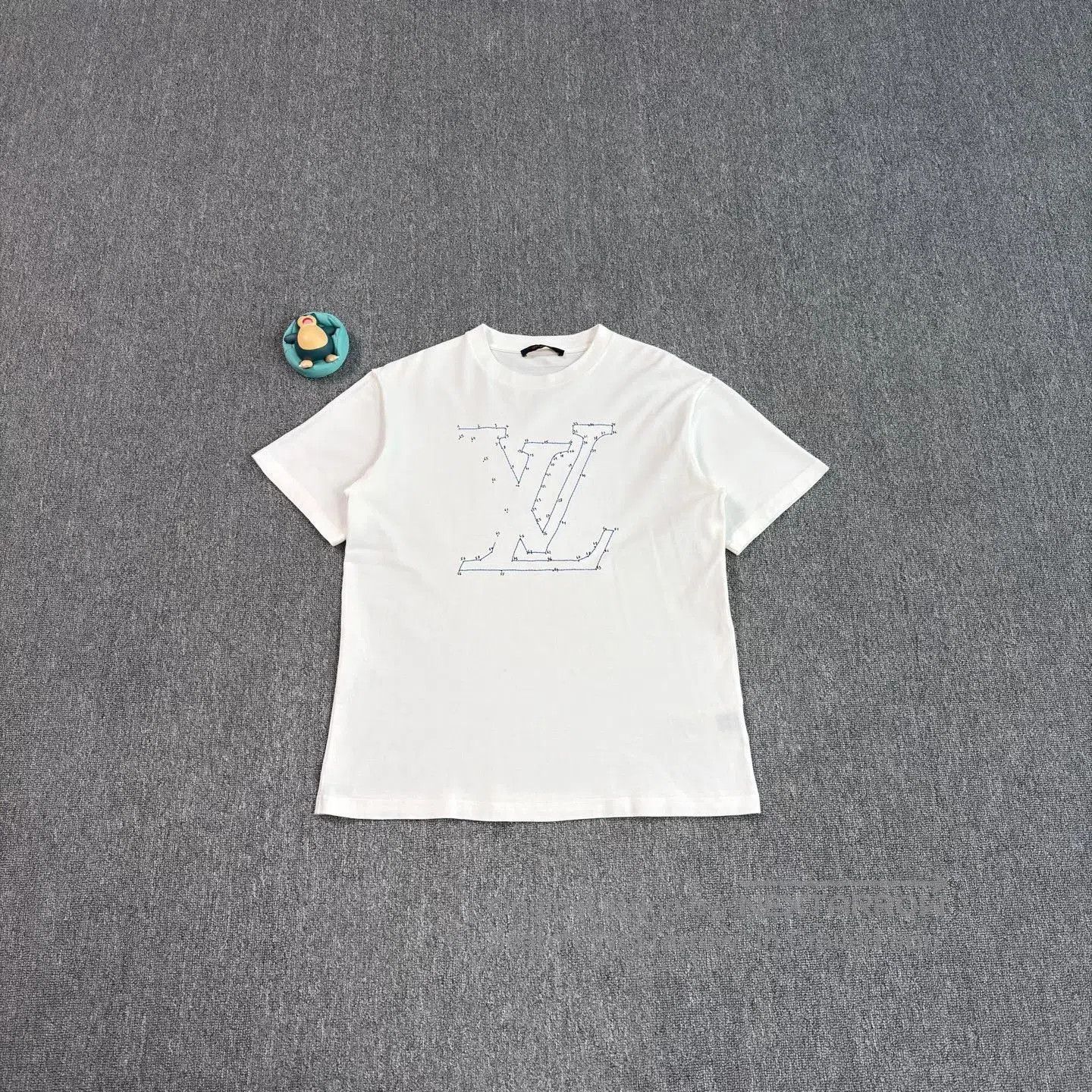 Louis Vuitton LV Linked Logo Embroidery White T-Shirt. Size US M / EU 48-50 / 2 - 1 Thumbnail
