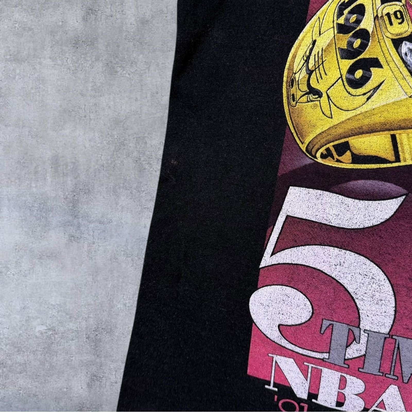 NBA VINTAGE NBA Chicago Bulls "5 Time Champions" Black T-Shirt Medium Men White? Size US M / EU 48-50 / 2 - 7 Thumbnail