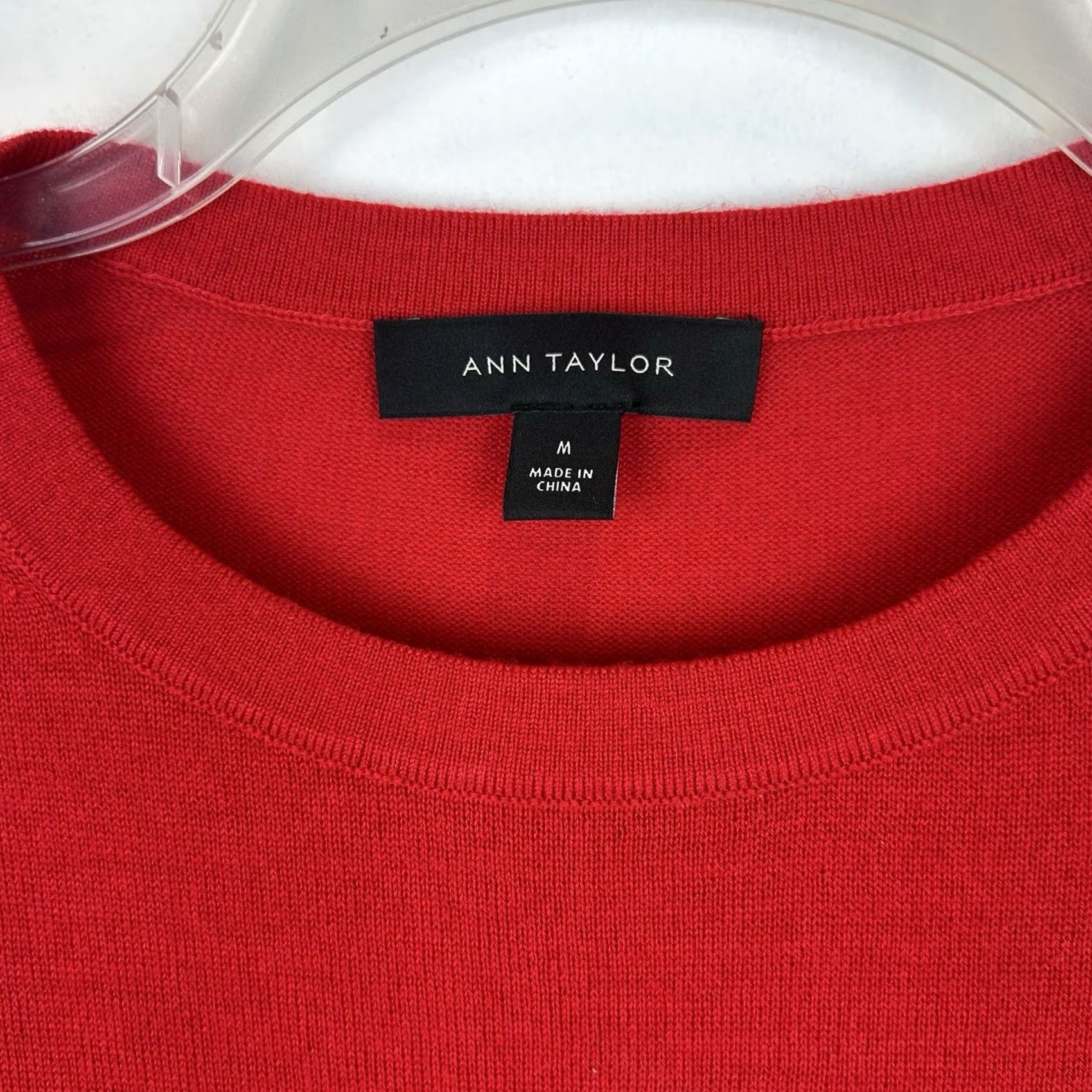 Ann Taylor Ann Taylor Sweater Womens M Red Knit Pullover Top Lightweight Pearl Holiday Size M / US 6-8 / IT 42-44 - 3 Thumbnail