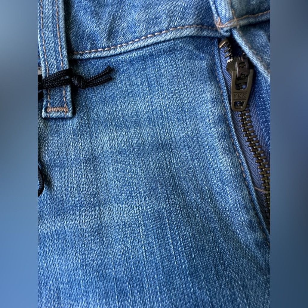 Paige Paige JAX KNEE SHORT Distressed Blue Fade Women’s Size 23. Size 25" / US 0 / IT 36 - 12 Thumbnail