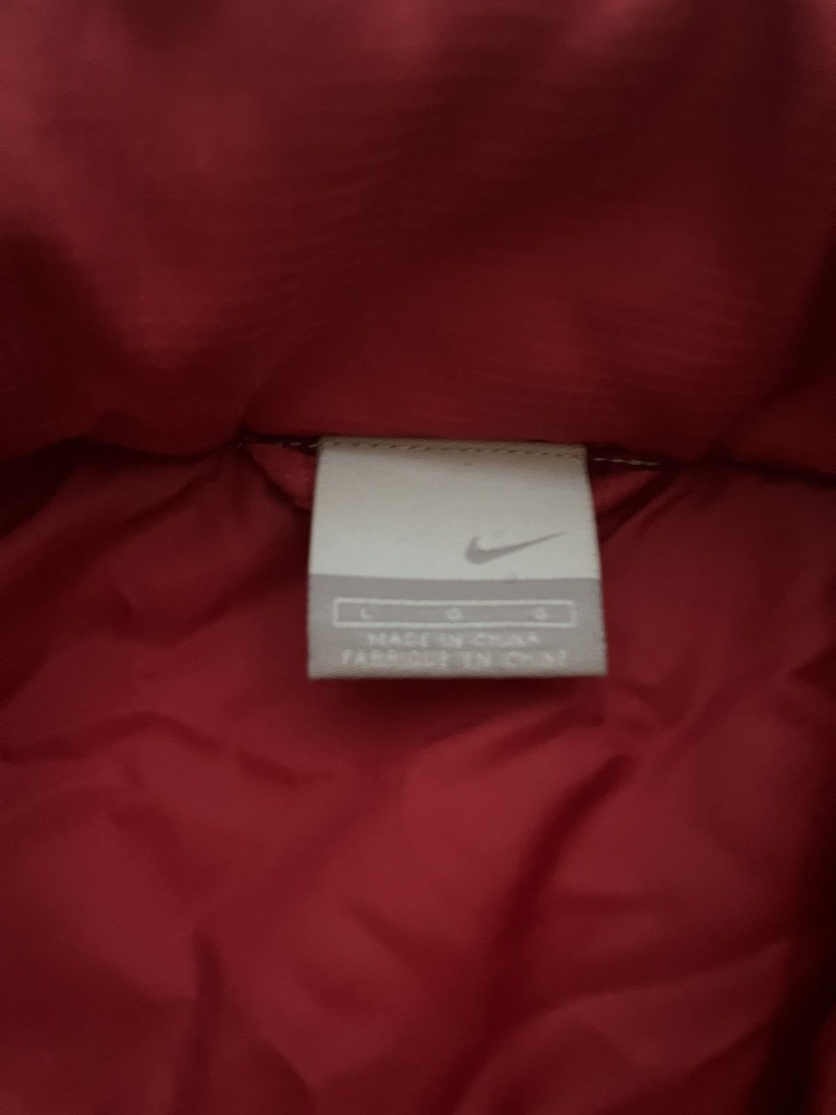Nike Vintage Nike red puffer jacket Size US L / EU 52-54 / 3 - 3 Thumbnail