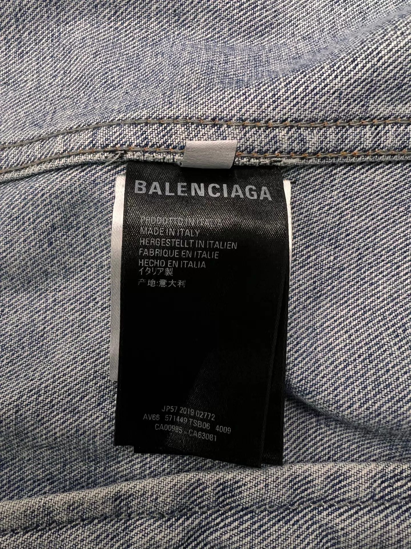 Balenciaga Balenciaga Light Wash Denim Jacket Back Rhinestone Logo 34 Size XXS / US 00 / IT 34 - 5 Thumbnail