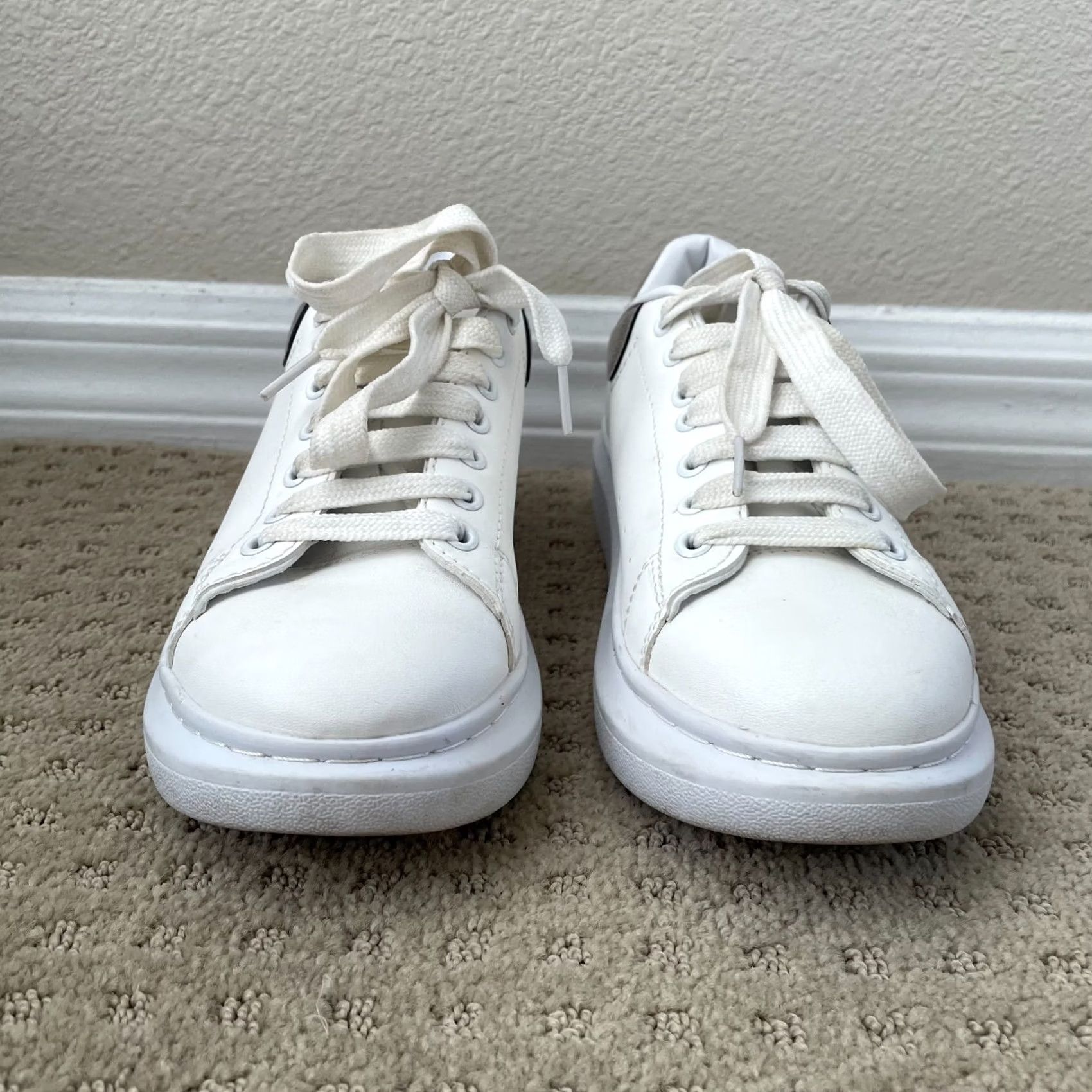 Alexander McQueen Alexander McQueen Oversized Sneaker White Grey EU 39 US 9 Women Leather Lining Rubber Sole Casual Walking Designer Shoes Size US 9 / IT 39 - 3 Thumbnail