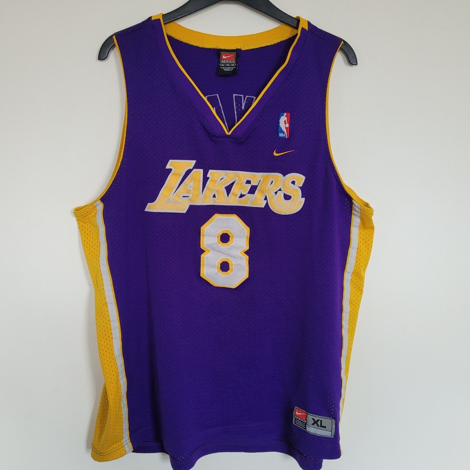 image of L A Lakers x Nike Vintage 2000S Nike Team Lakers Kobe Bryant 8 Away Jersey XL in Purple, Men's