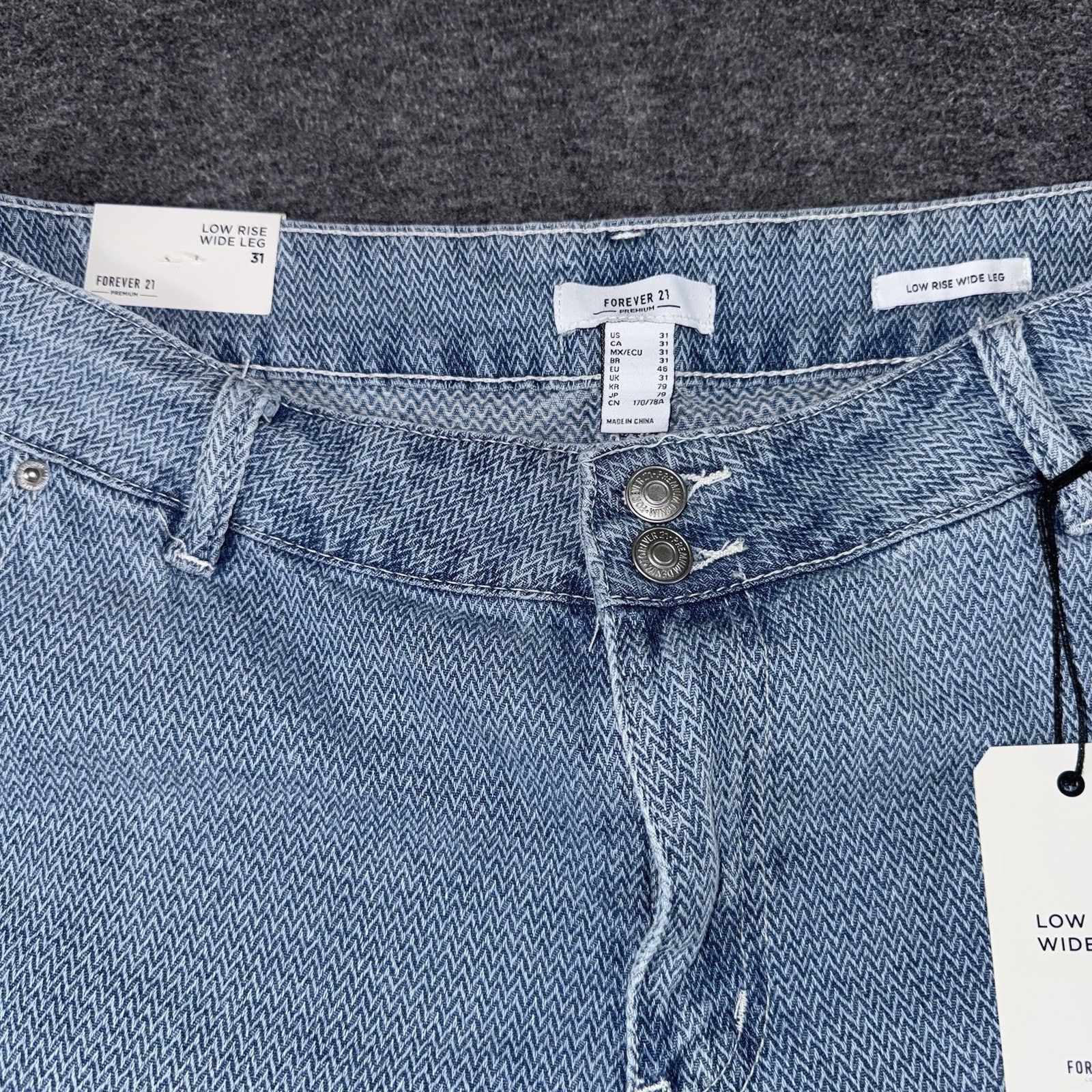 Forever 21 Forever 21 Women's Low-Rise Wide Leg Baggy Jeans Light Denim Size 31" - 4 Thumbnail