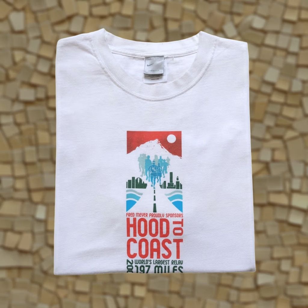Nike VINTAGE Nike T-Shirt USA MADE HOOD TO COAST MARATHON GRAPHIC White Regular SZ L Mens Shirts 2000s Size US L / EU 52-54 / 3 - 1 Thumbnail
