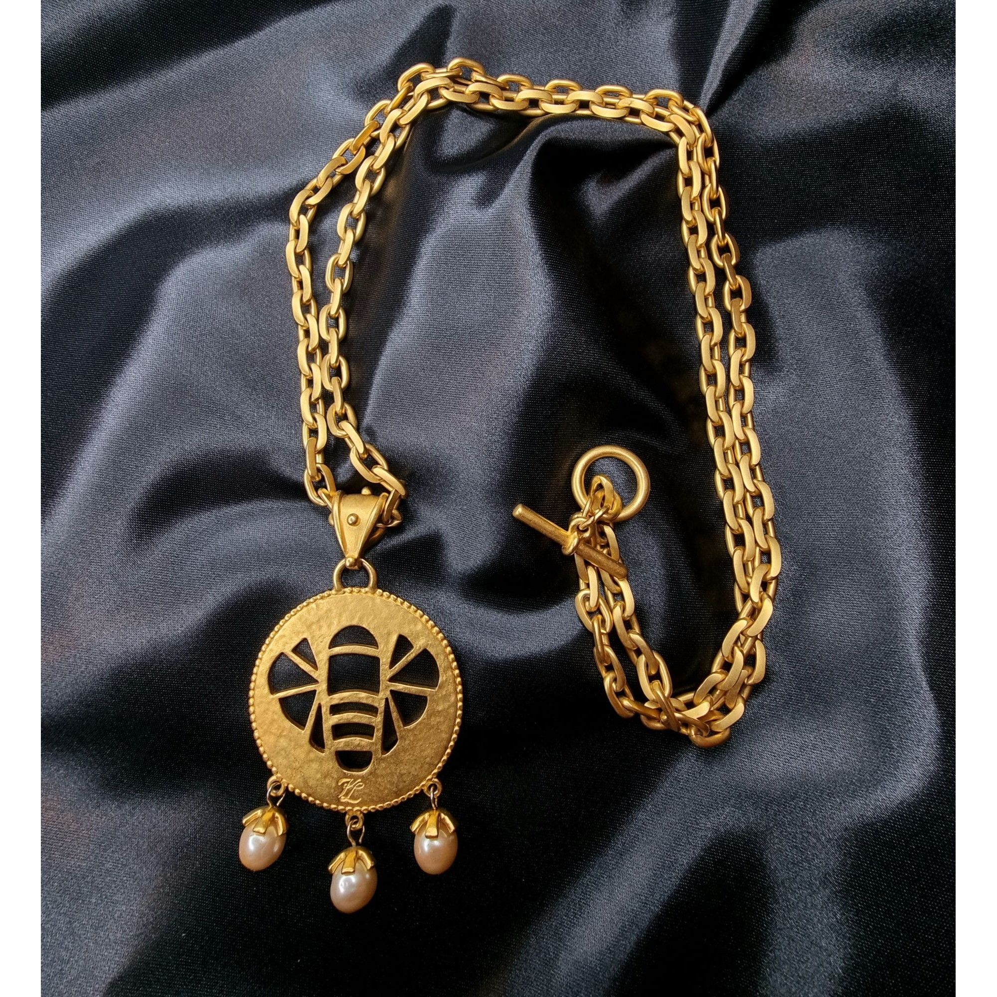 Karl Lagerfeld Rare Find Vintage Karl Lagerfeld Gold-Tone Bee Pendant Neckl Size ONE SIZE - 2 Thumbnail