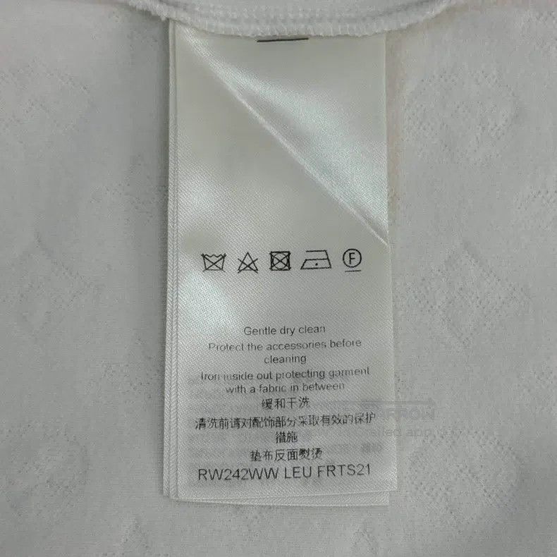 Louis Vuitton Louis Vuitton White dark grain full logo chain short sleev Size US M / EU 48-50 / 2 - 6 Thumbnail