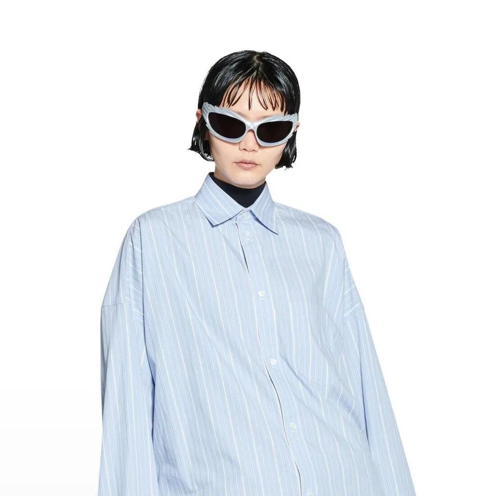 Balenciaga o1srvl11e0425 Cocoon Shirt in Skye Blue/White Size L / US 10 / IT 46 - 4 Thumbnail