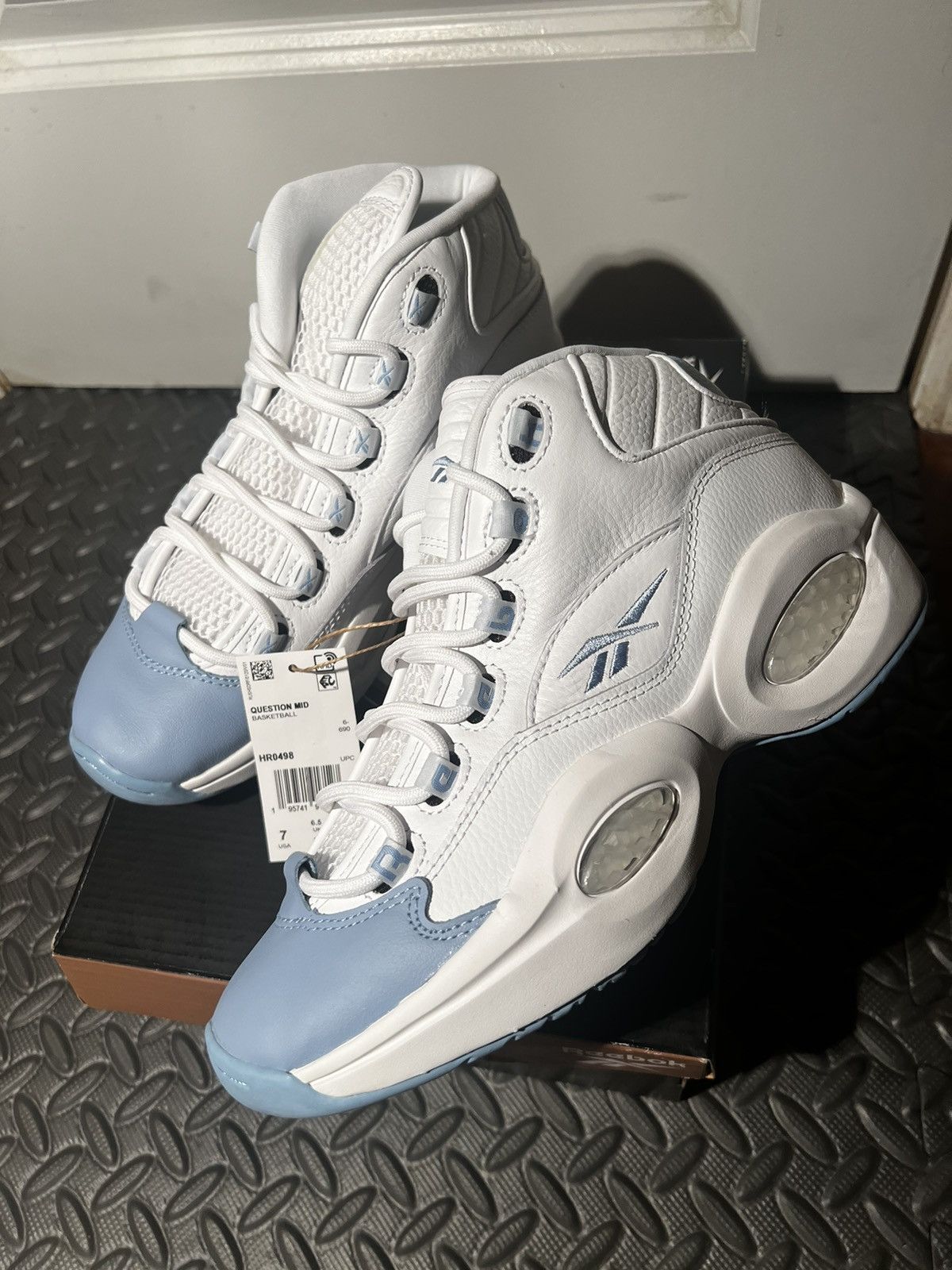 Reebok NEW Reebok Question Mid Nuggets Blue size 7 Basketball Shoes Size US 7 / EU 40 - 4 Thumbnail