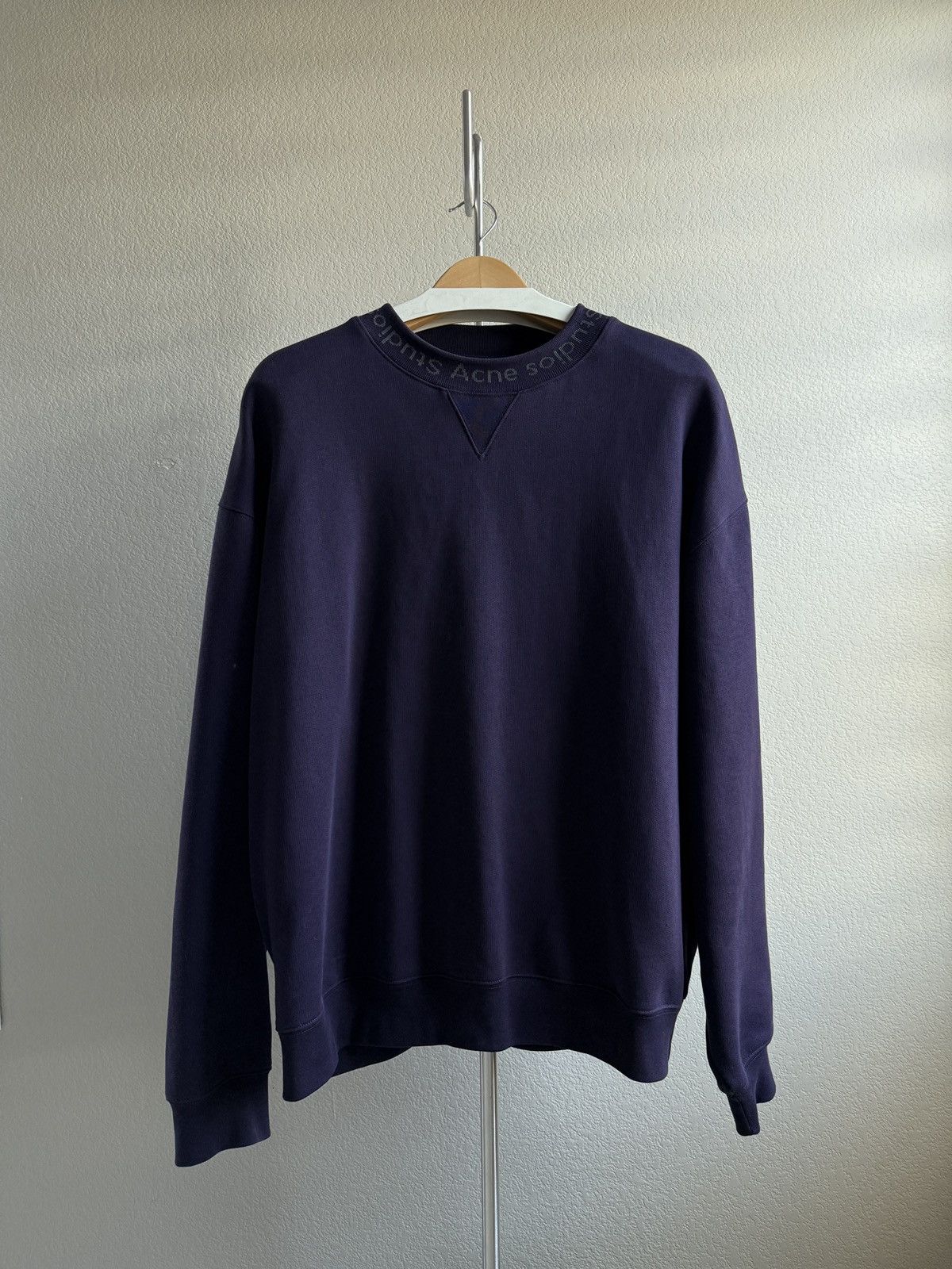 Acne Studios FW18 Neck Logo Plum Sweatshirt Size US L / EU 52-54 / 3 - 1 Thumbnail