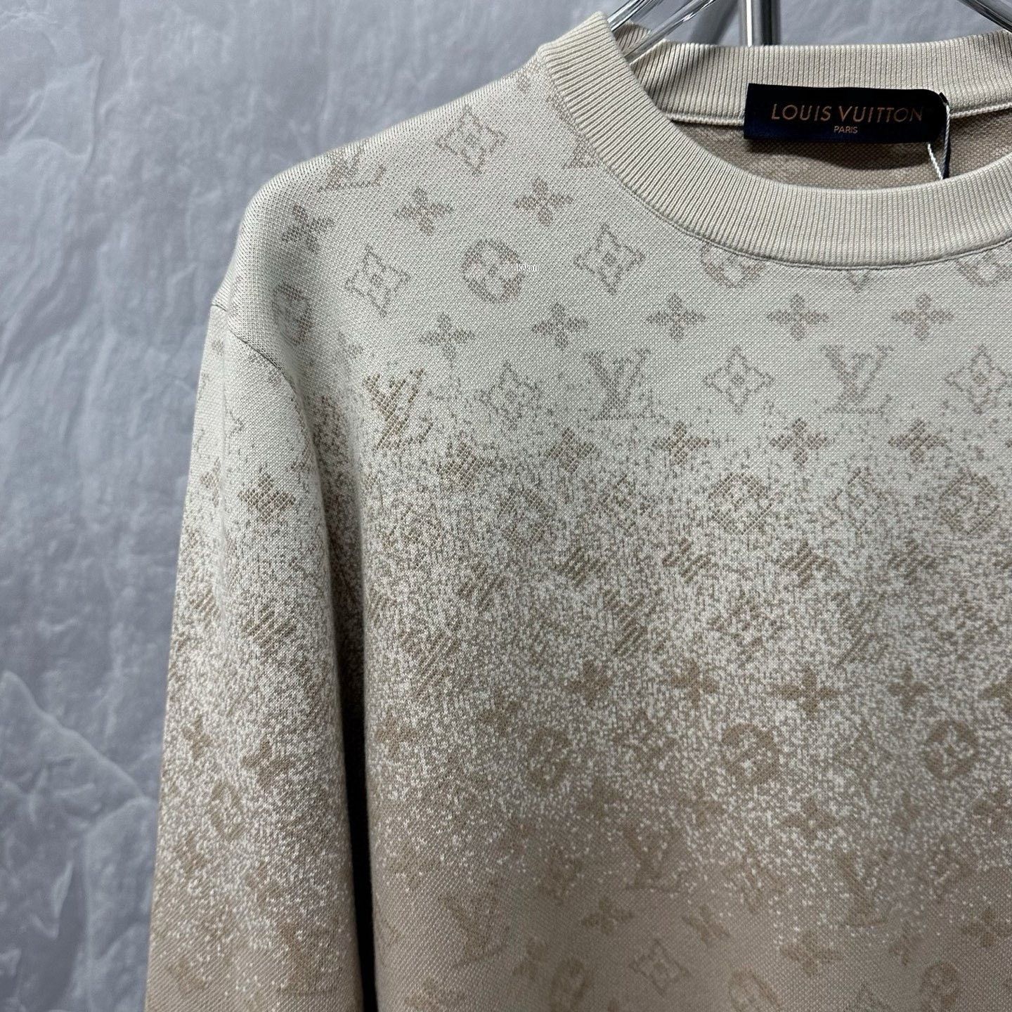 Louis Vuitton Louis Vuitton SS26 Gradient Monogram Sweatshirt Size US XL / EU 56 / 4 - 3 Thumbnail