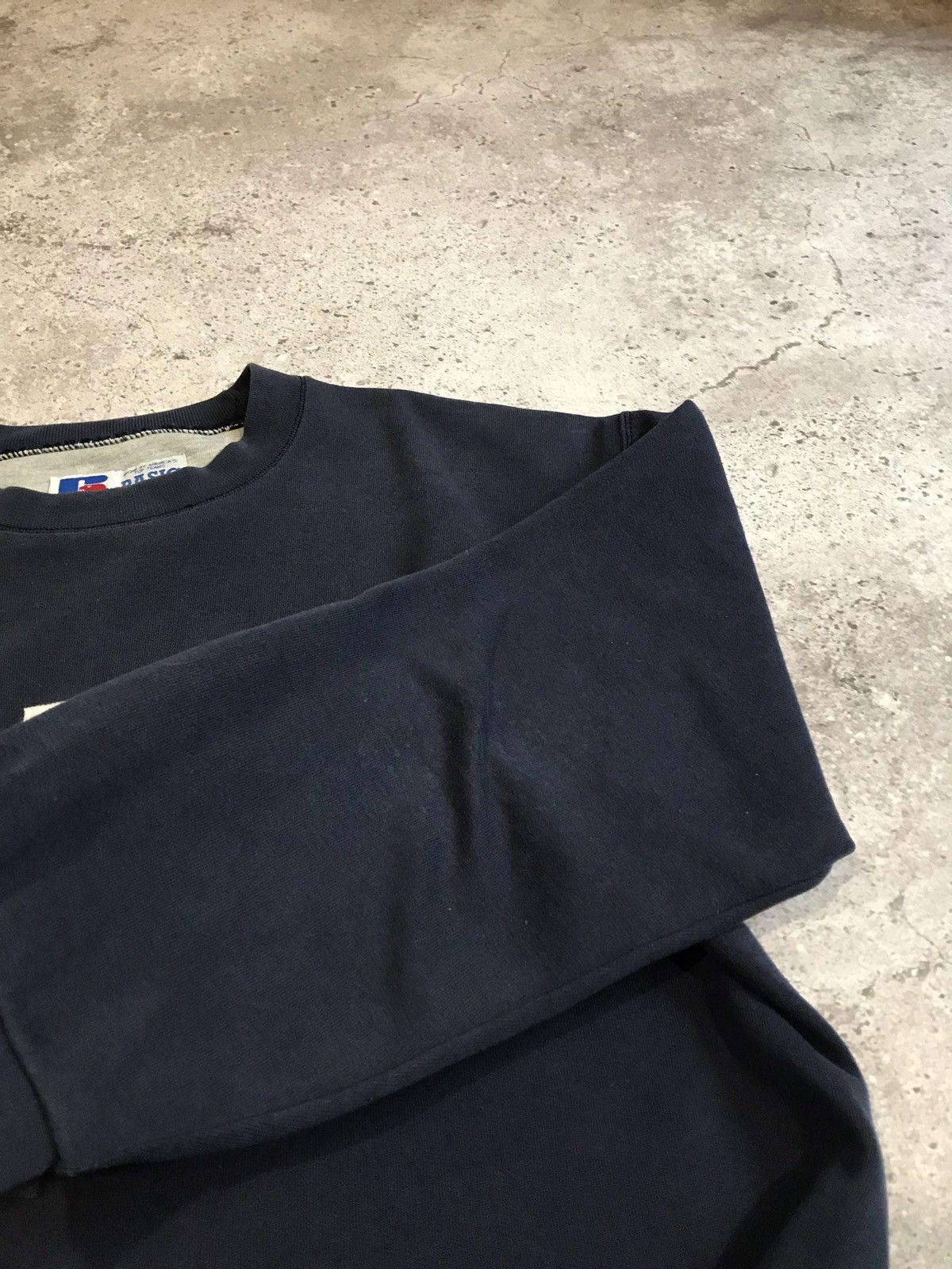 Russell Athletic × Vintage Vintage Sweatshirt Russel Athletic Faded Embroiled Logo M Size US M / EU 48-50 / 2 - 7 Thumbnail