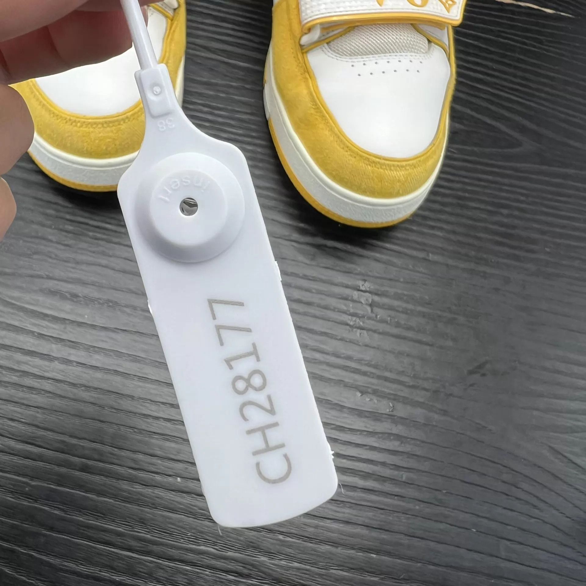 Louis Vuitton LV Trainer White Yellow Velcro 9.5/43.5 Size US 10.5 / EU 43-44 - 9 Thumbnail
