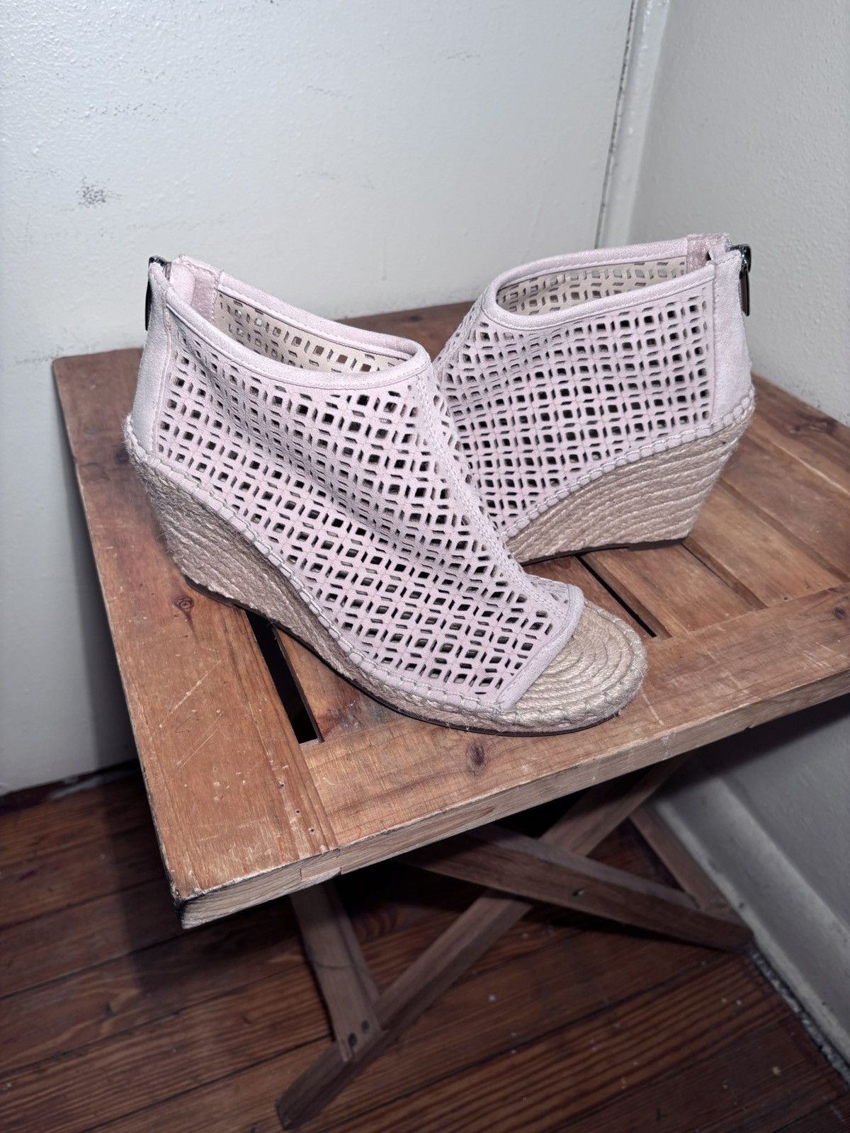 Vince Camuto Vince Camuto Cutout Wedge Sandals Size US 7.5 / IT 37.5 - 11 Thumbnail