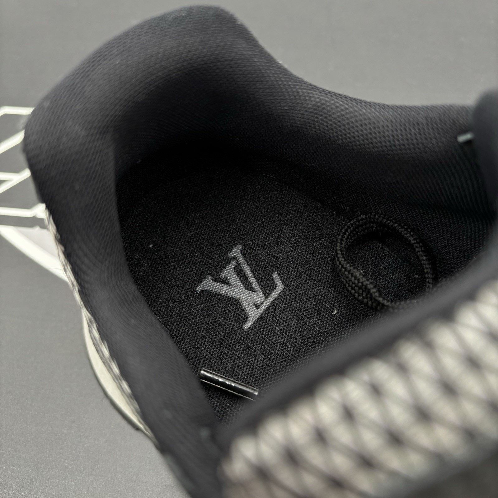Louis Vuitton (9-9.5 US) Louis Vuitton Run Away Low ' Black ' | EXCELLENT! Size US 9.5 / EU 42-43 - 16 Thumbnail