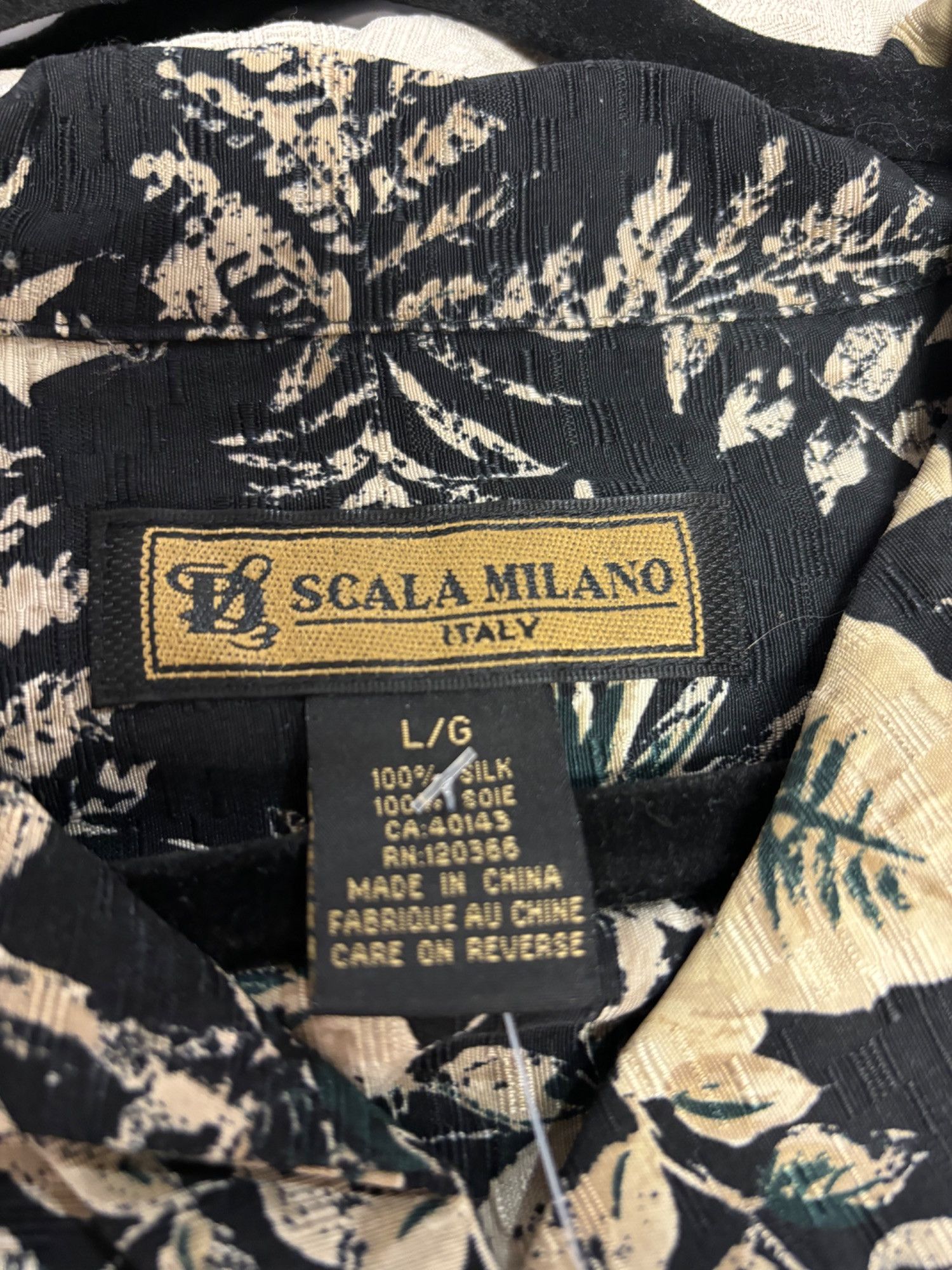 Other L Leafs Pattern Hawaiian Black Button Up Size US L / EU 52-54 / 3 - 4 Thumbnail