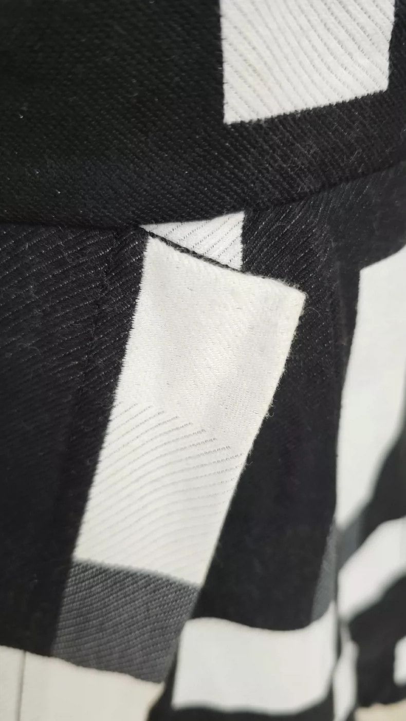 Vivienne Westwood Vivienne Westwood sizeS Black and white geometry, origami, Size 27" / US 4 / IT 40 - 9 Thumbnail